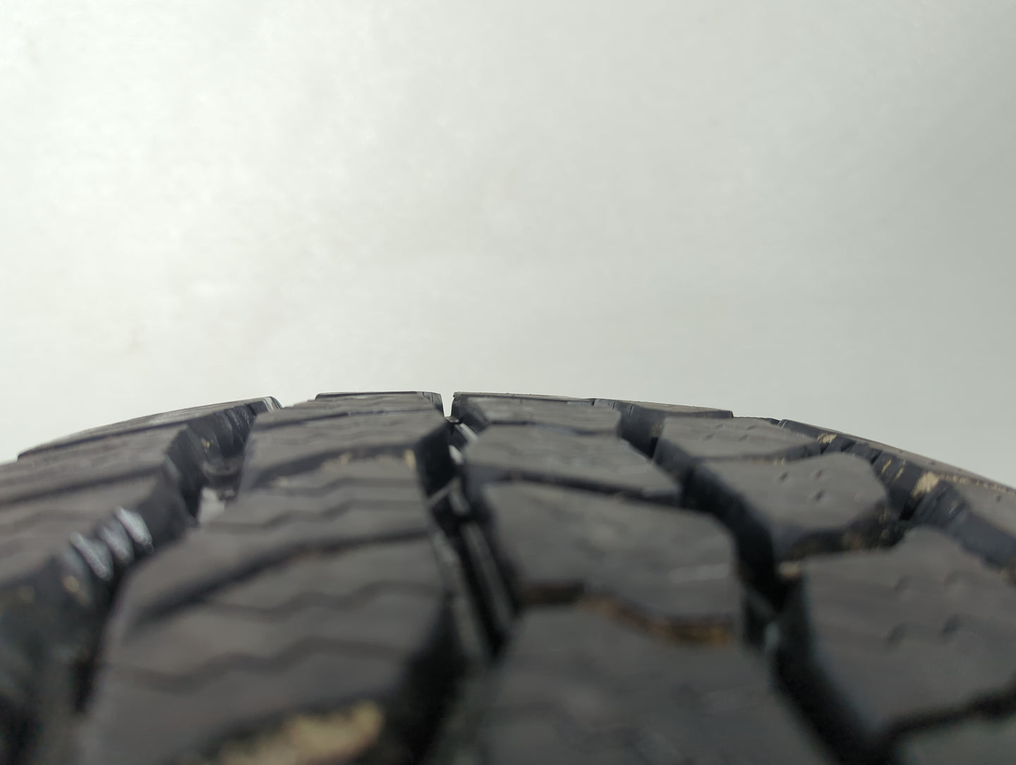 Used Tire 245/70R16 COOPER DISCOVERER ALL-TERRAIN 111T - Tread Depth 14/32 - Oemusedautoparts1.com