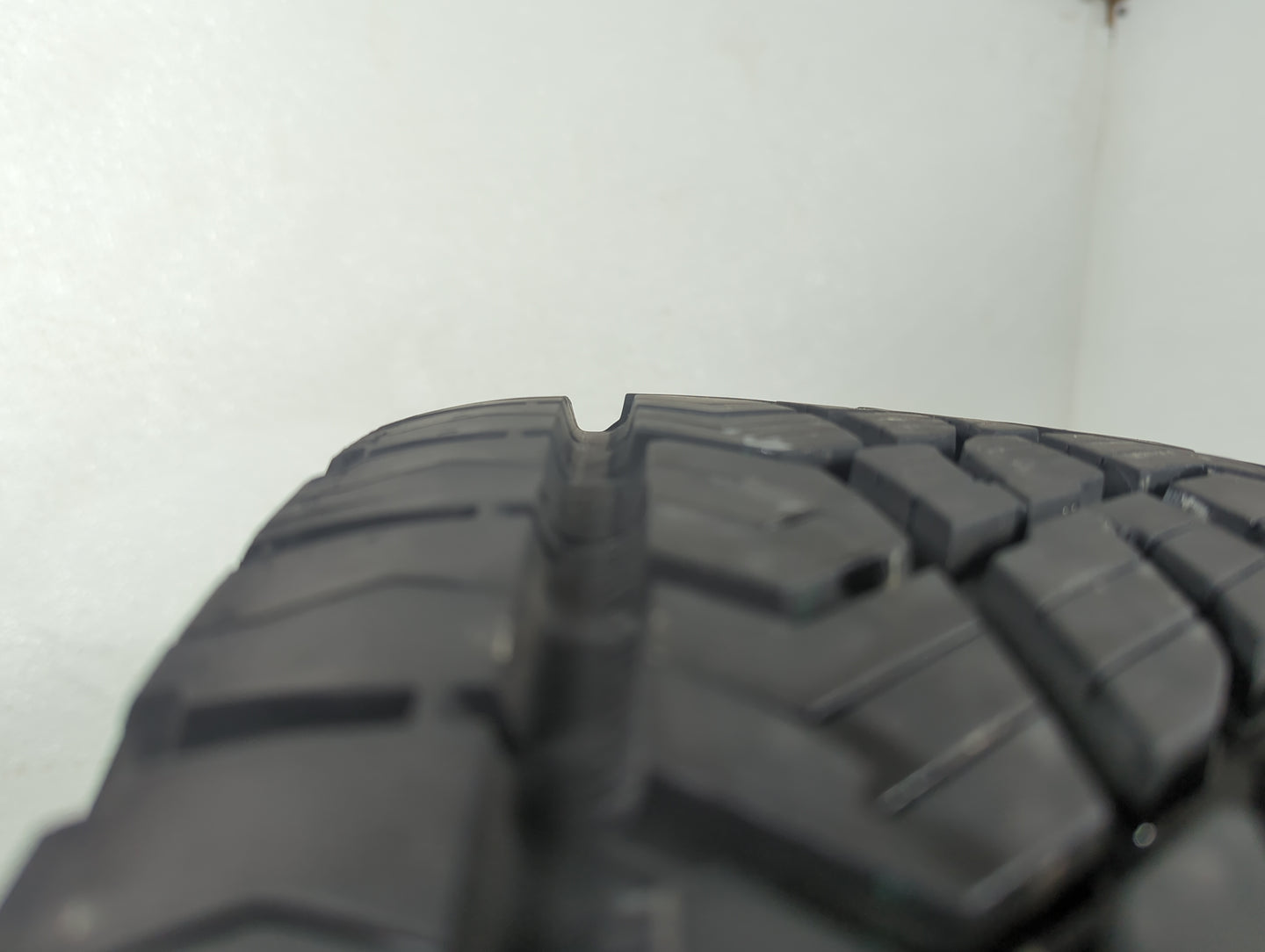 Used Tire 265/70R17 CONTINENTAL TERRAIN CONTACT 115T - Tread Depth 12/32 - Oemusedautoparts1.com