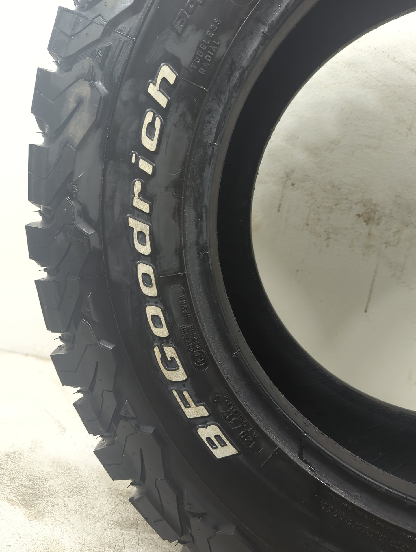 Used Tire - Tread Depth null/32 - Oemusedautoparts1.com