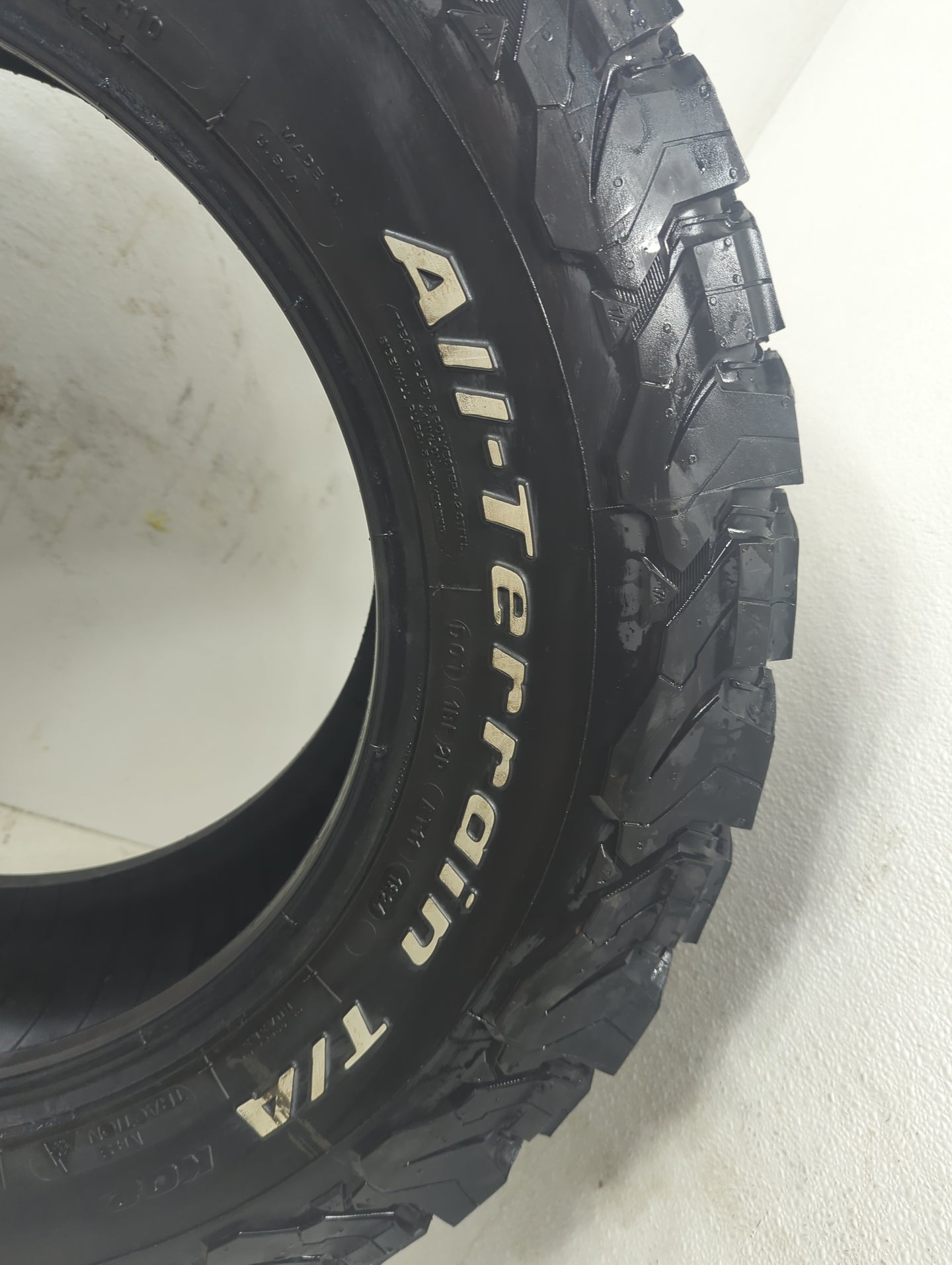 Used Tire - Tread Depth null/32 - Oemusedautoparts1.com