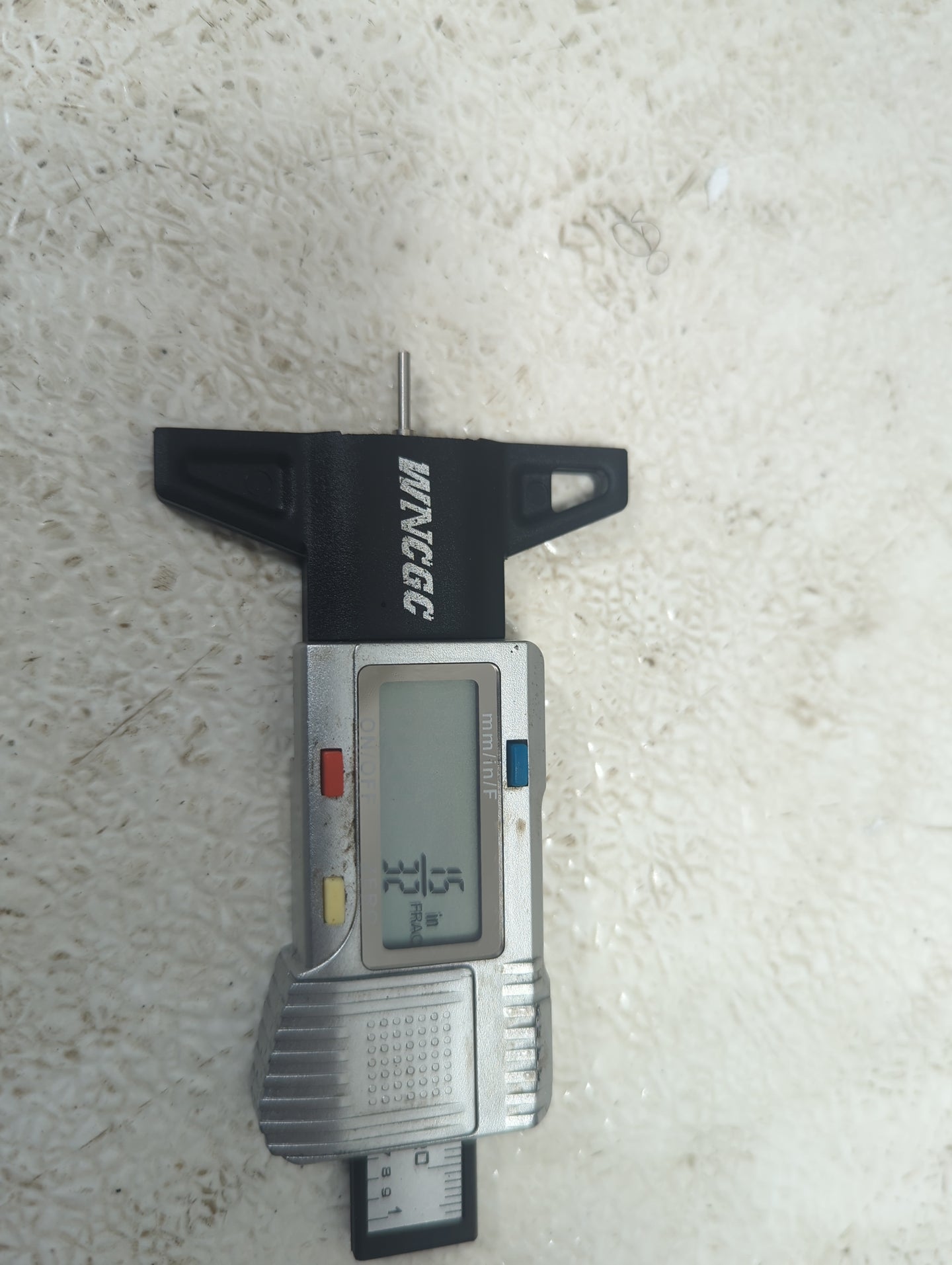 Used Tire - Tread Depth null/32 - Oemusedautoparts1.com