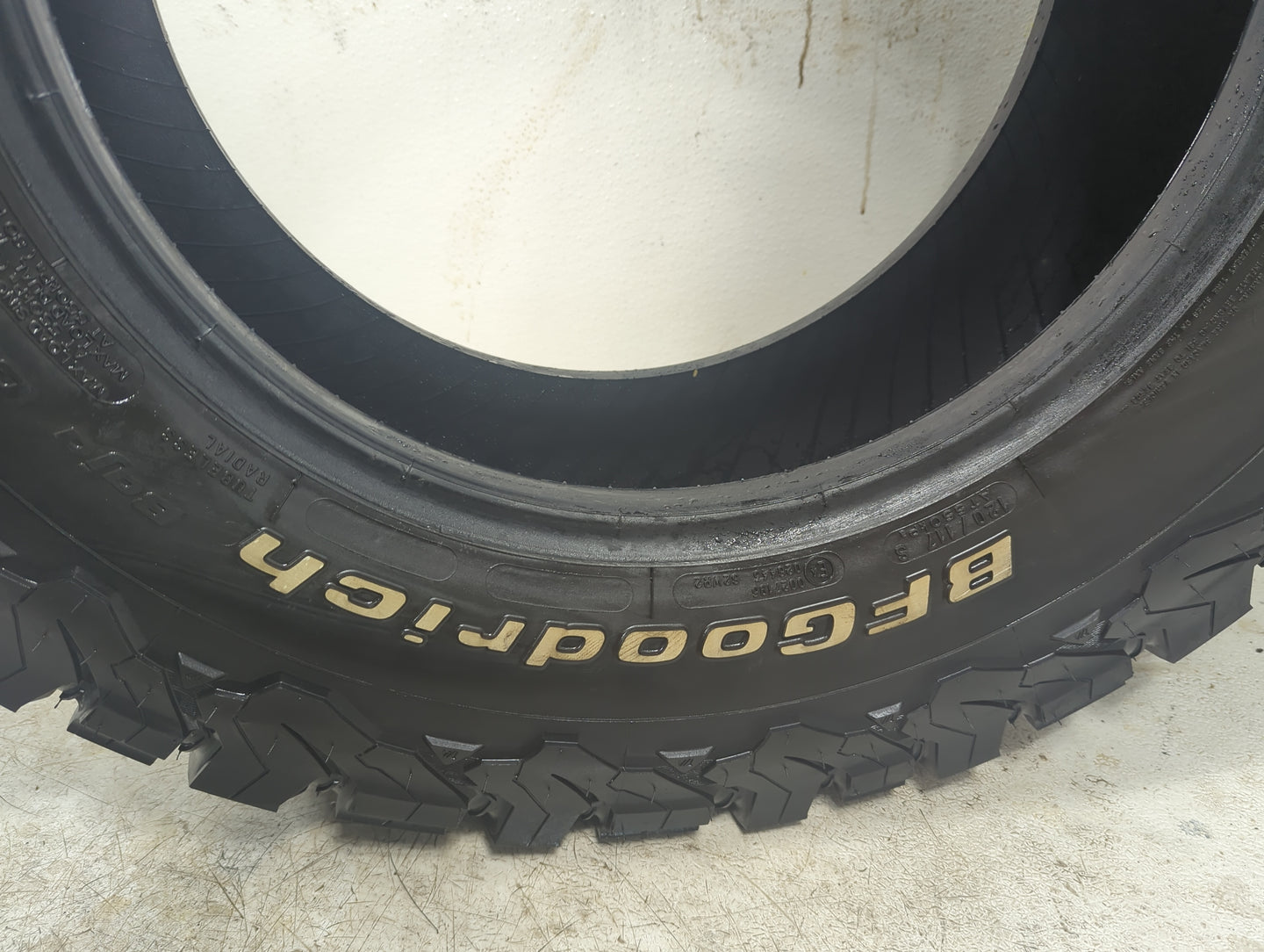 Used Tire 265/65R17 BFGOODRICH ALL-TERRAIN T/A 120S - Tread Depth 12/32 - Oemusedautoparts1.com