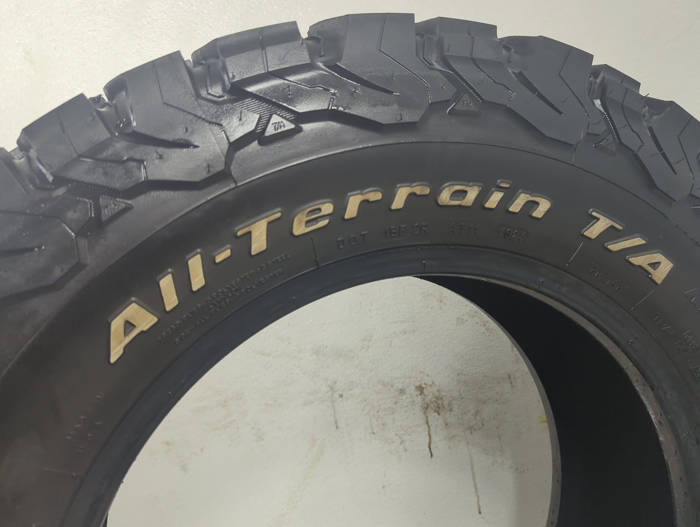 Used Tire 265/65R17 BFGOODRICH ALL-TERRAIN T/A 120S - Tread Depth 12/32 - Oemusedautoparts1.com