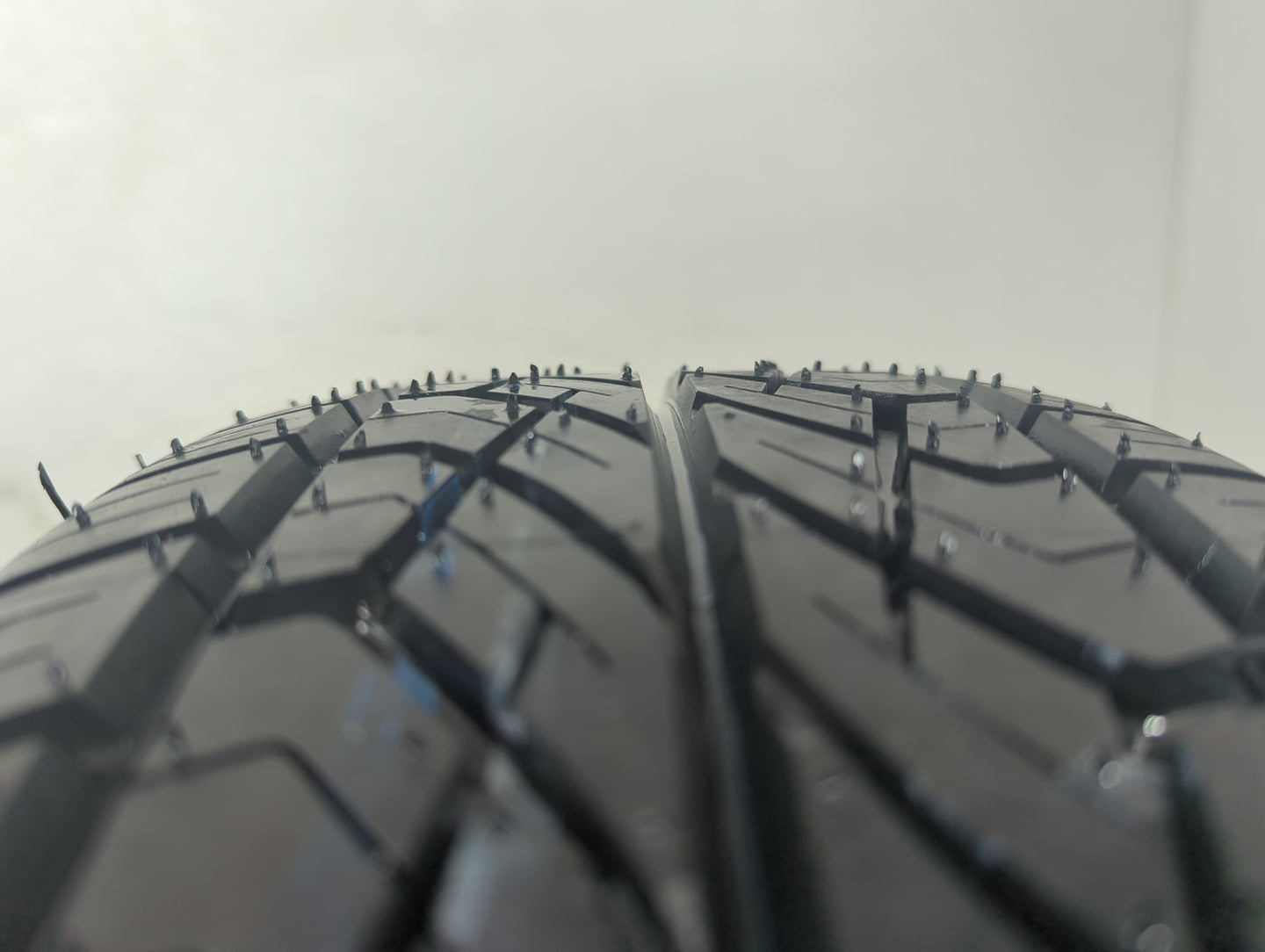 Used Tire 215/60R16 YOKOHAMA GEOLANDAR G900 94H - Tread Depth 10/32 - Oemusedautoparts1.com