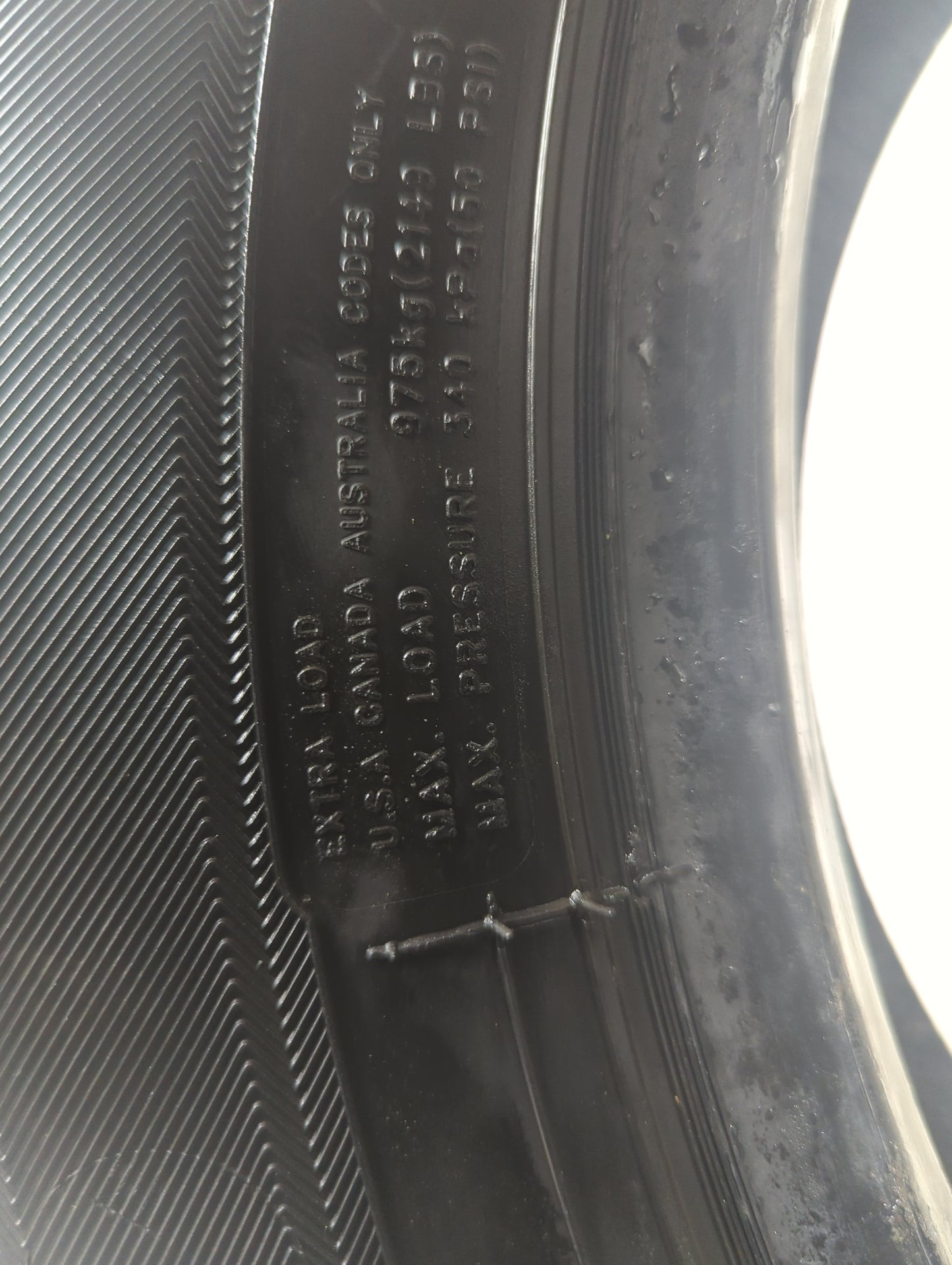 Used Tire - Tread Depth null/32 - Oemusedautoparts1.com