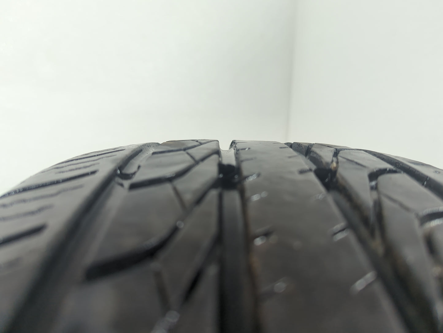 Used Tire - Tread Depth null/32 - Oemusedautoparts1.com