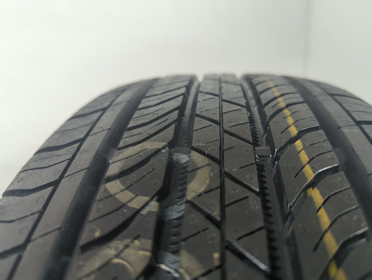 Used Tire 225/65R17 CONTINENTAL PROCONTACT TX 102H - Tread Depth 10/32 - Oemusedautoparts1.com