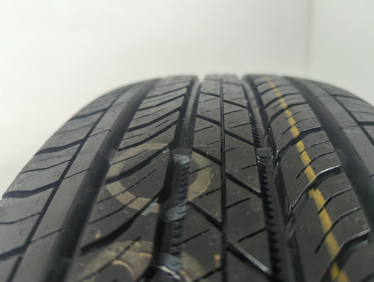 Used Tire 225/65R17 CONTINENTAL PROCONTACT TX 102H - Tread Depth 10/32 - Oemusedautoparts1.com