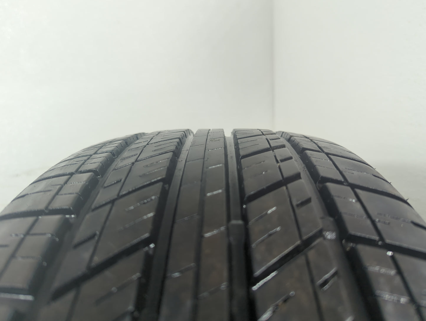 Used Tire - Tread Depth null/32 - Oemusedautoparts1.com
