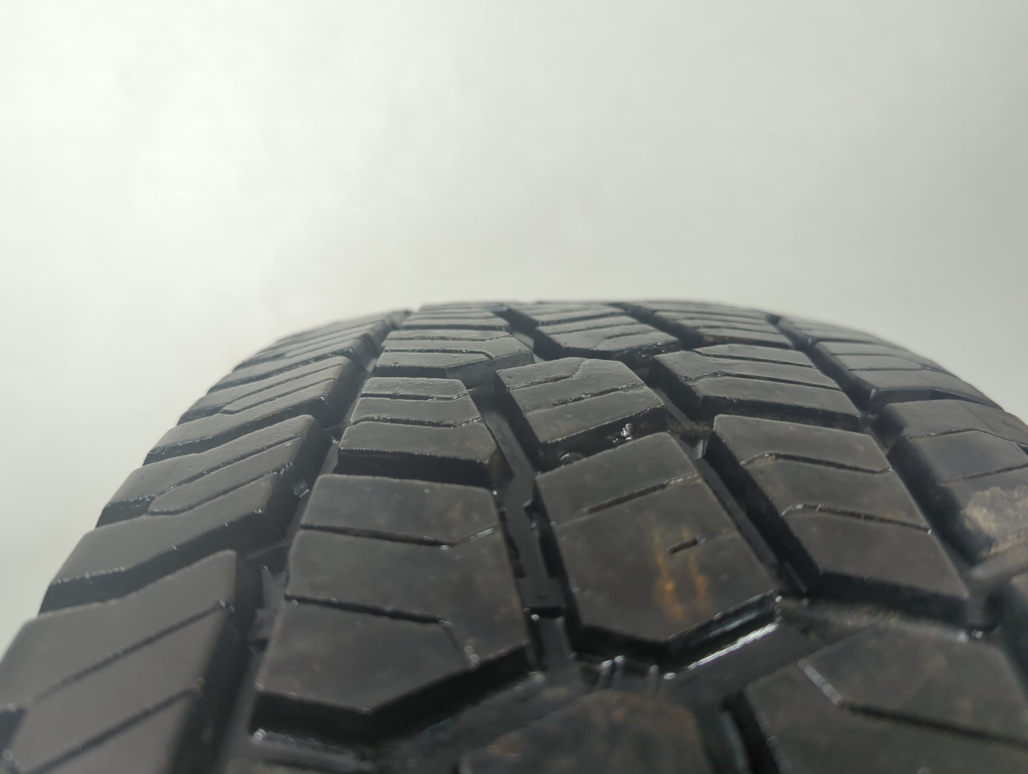 Used Tire - Tread Depth null/32 - Oemusedautoparts1.com