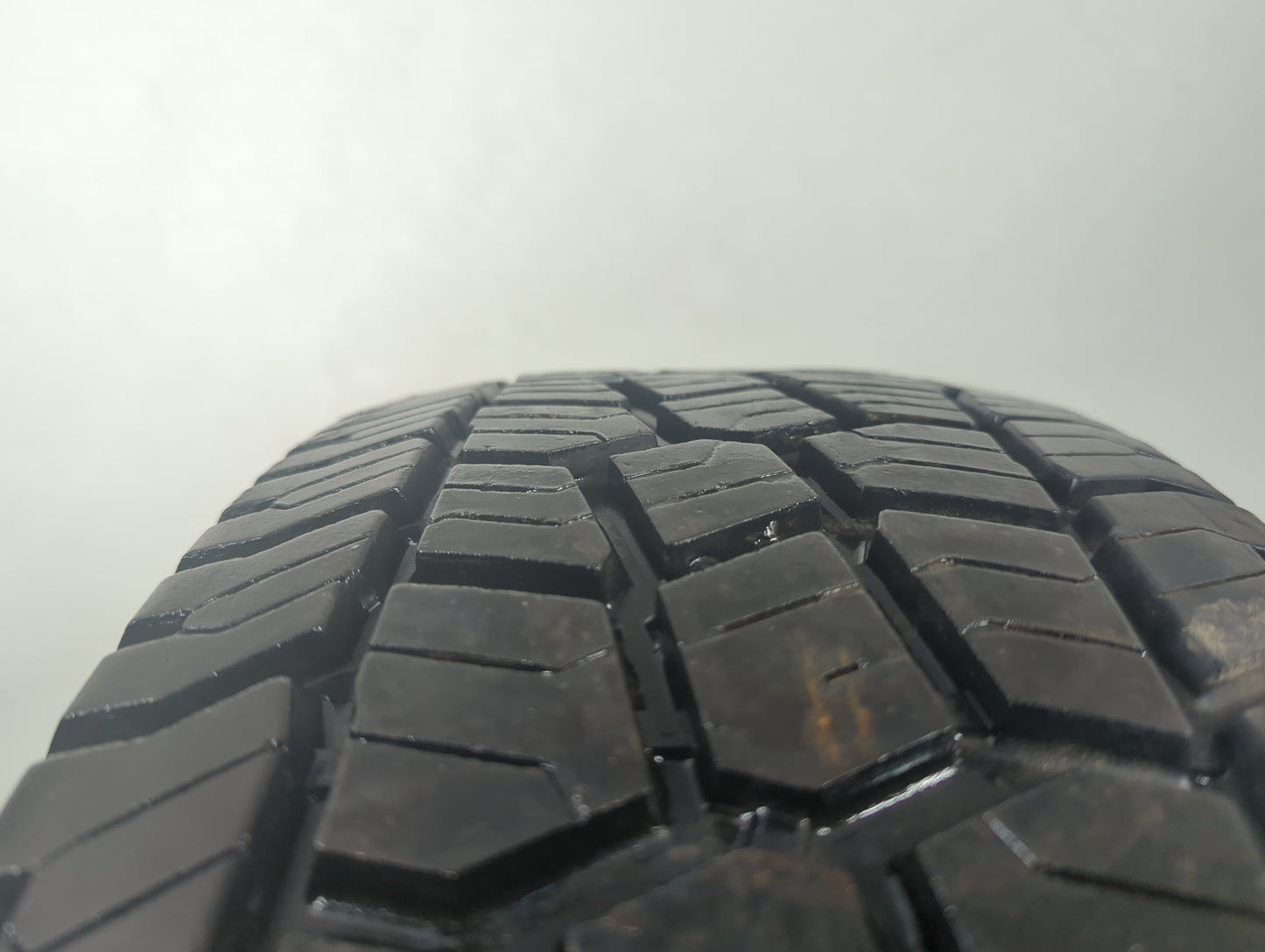 Used Tire - Tread Depth null/32 - Oemusedautoparts1.com