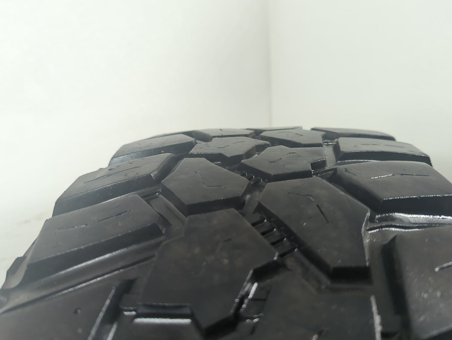 Used Tire 265/70R17 COOPER EVOLUTION M/T 121Q - Tread Depth 11/32 - Oemusedautoparts1.com