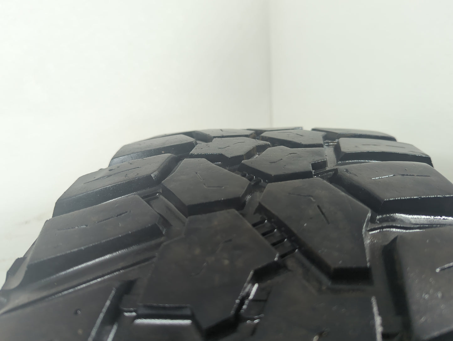 Used Tire 265/70R17 COOPER EVOLUTION M/T 121Q - Tread Depth 11/32 - Oemusedautoparts1.com