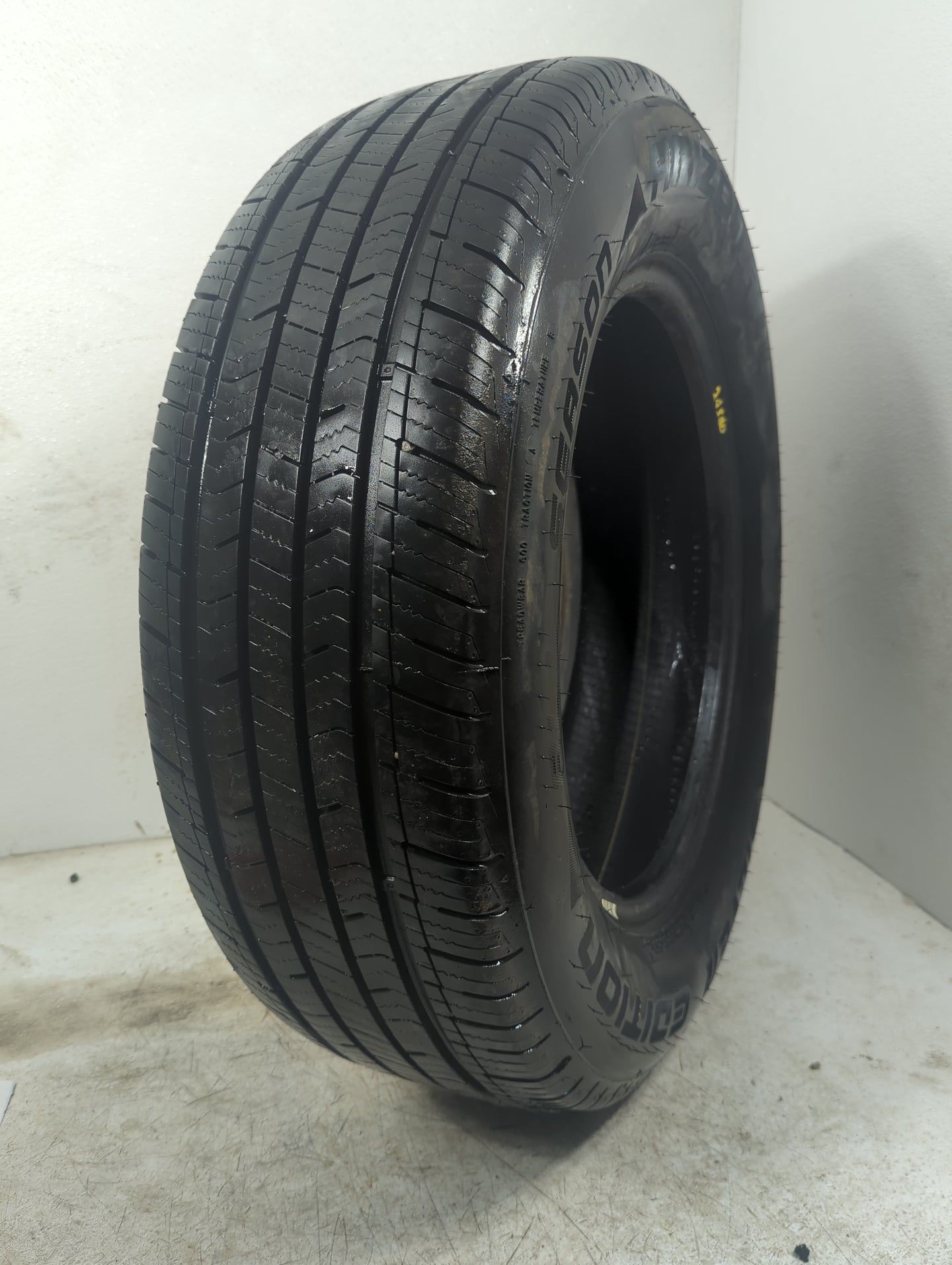 Used Tire 225/65R17 MILESTAR SILVER EDITION ALL SEASON 102H - Tread Depth 10/32 - Oemusedautoparts1.com