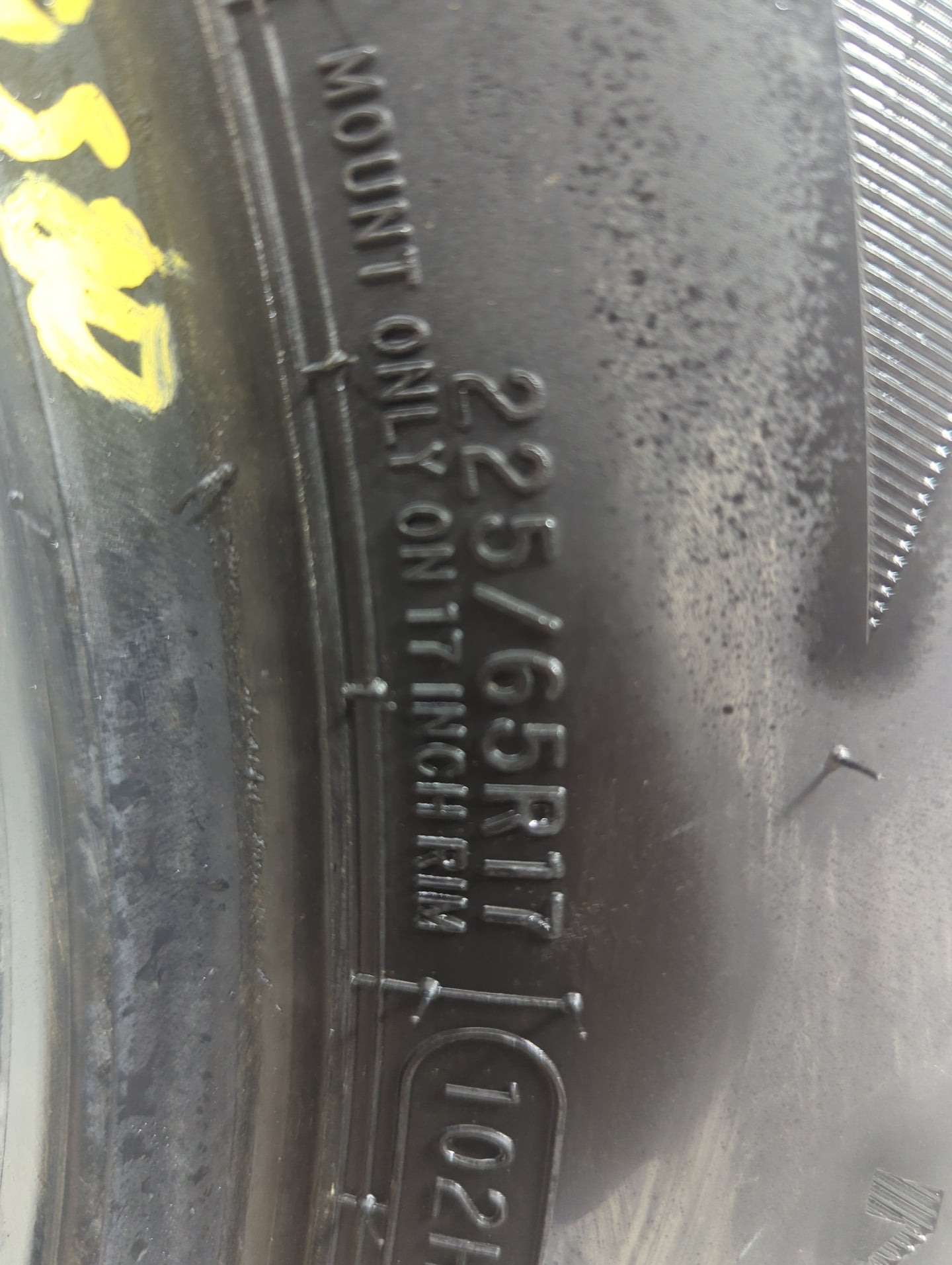 Used Tire 225/65R17 MILESTAR SILVER EDITION ALL SEASON 102H - Tread Depth 10/32 - Oemusedautoparts1.com