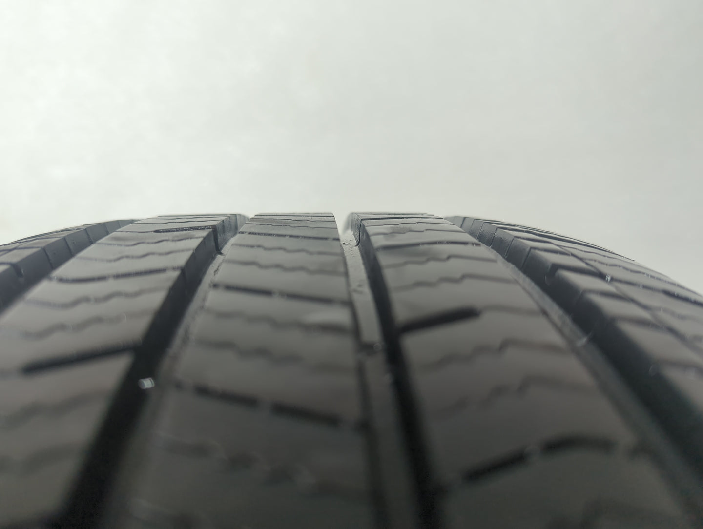 Used Tire 225/65R17 MILESTAR SILVER EDITION ALL SEASON 102H - Tread Depth 10/32 - Oemusedautoparts1.com