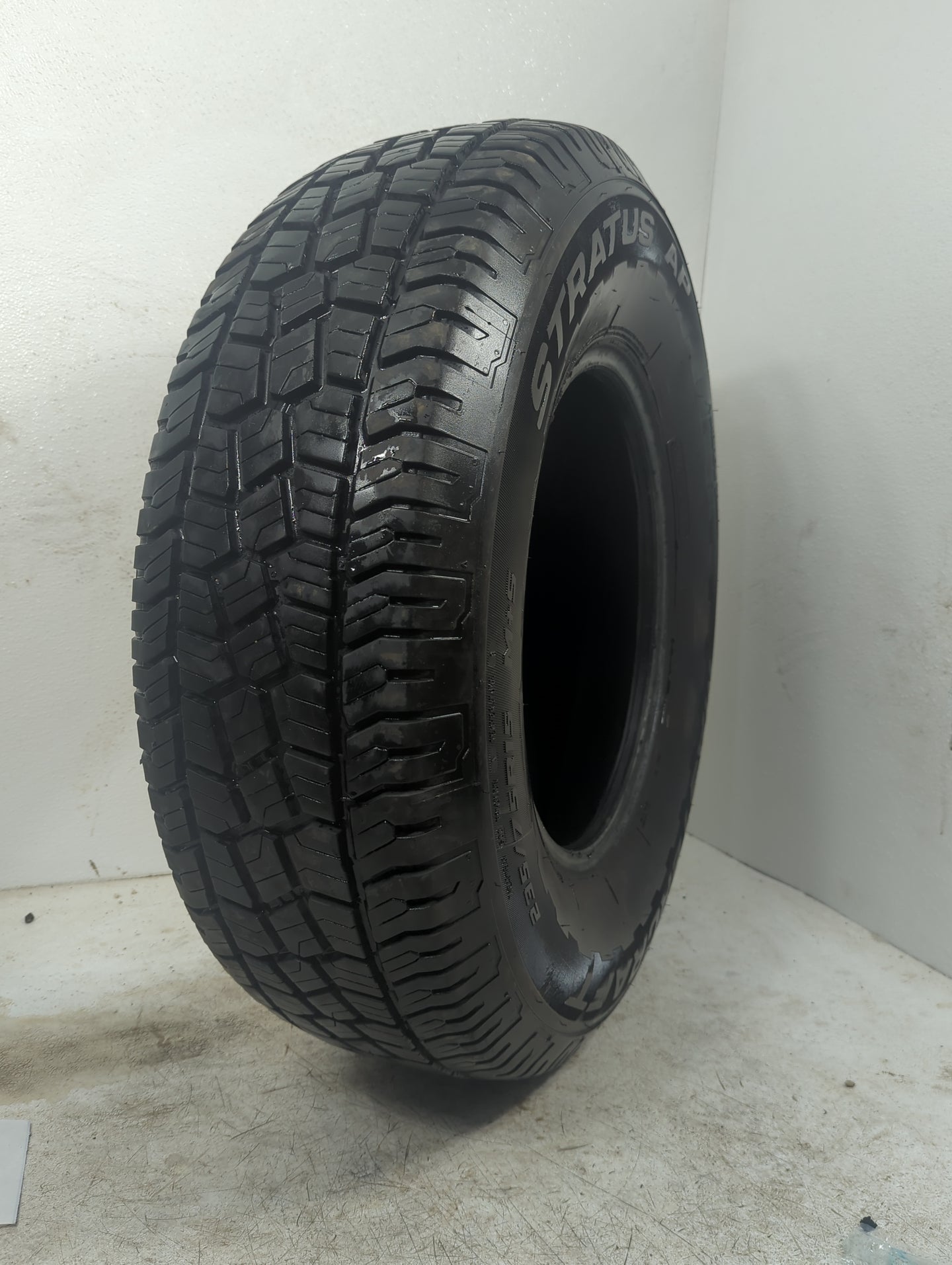 Used Tire 235/75R15 MASTERCRAFT STRATUS AP 109T - Tread Depth 9/32 - Oemusedautoparts1.com