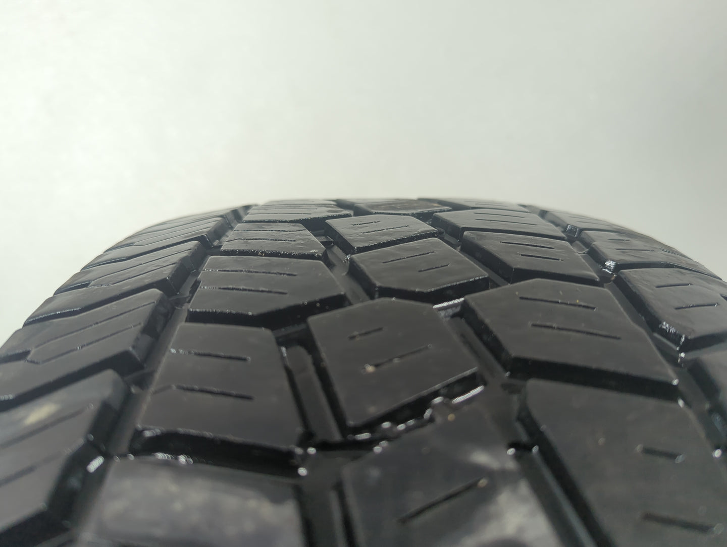 Used Tire - Tread Depth null/32 - Oemusedautoparts1.com