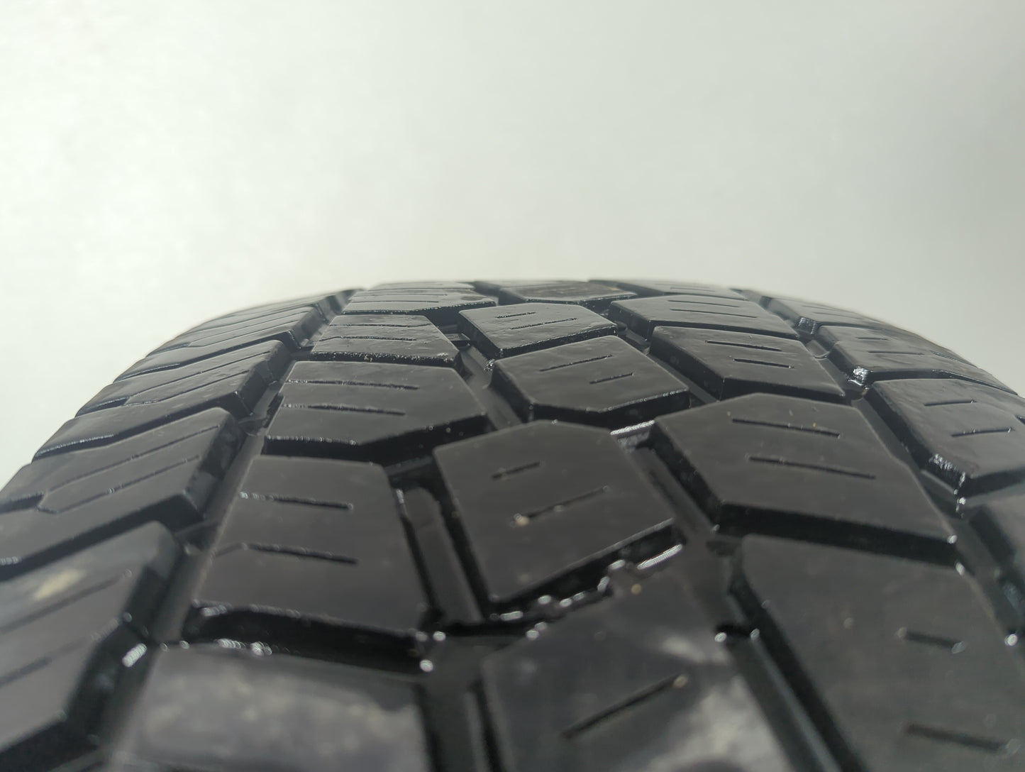 Used Tire - Tread Depth null/32 - Oemusedautoparts1.com