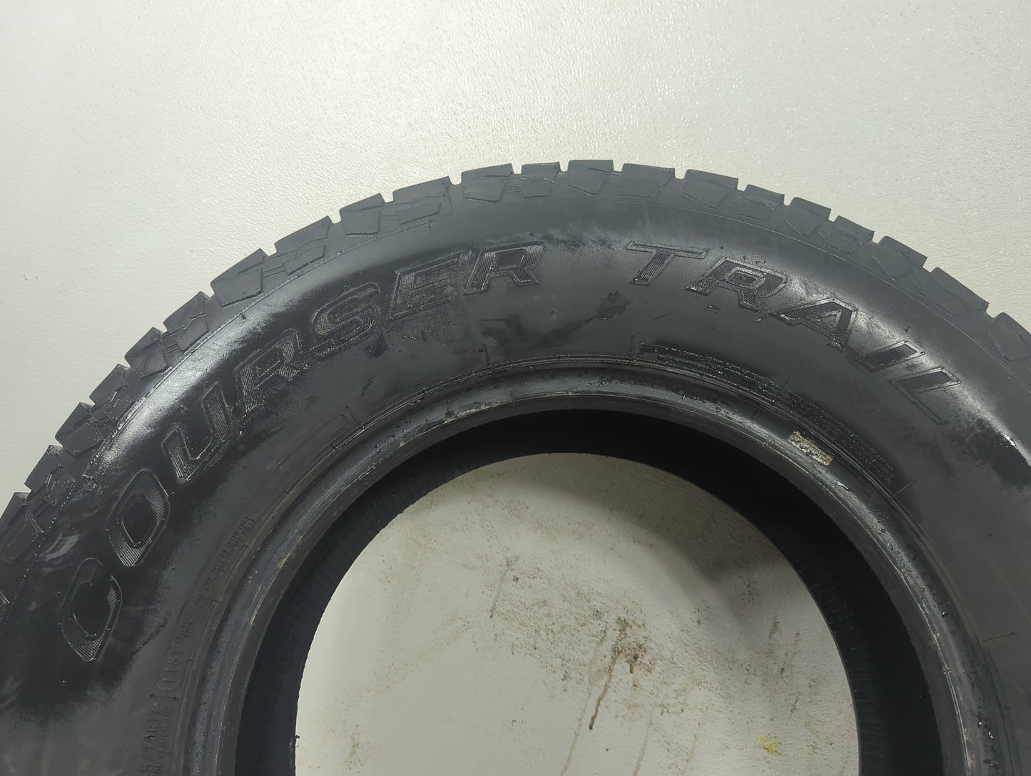 Used Tire - Tread Depth null/32 - Oemusedautoparts1.com