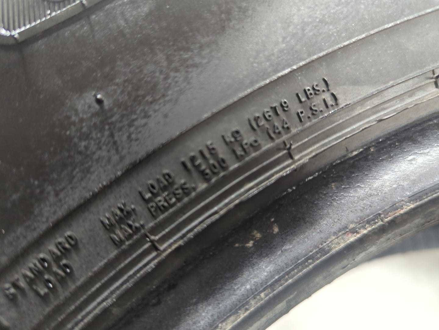 Used Tire - Tread Depth null/32 - Oemusedautoparts1.com