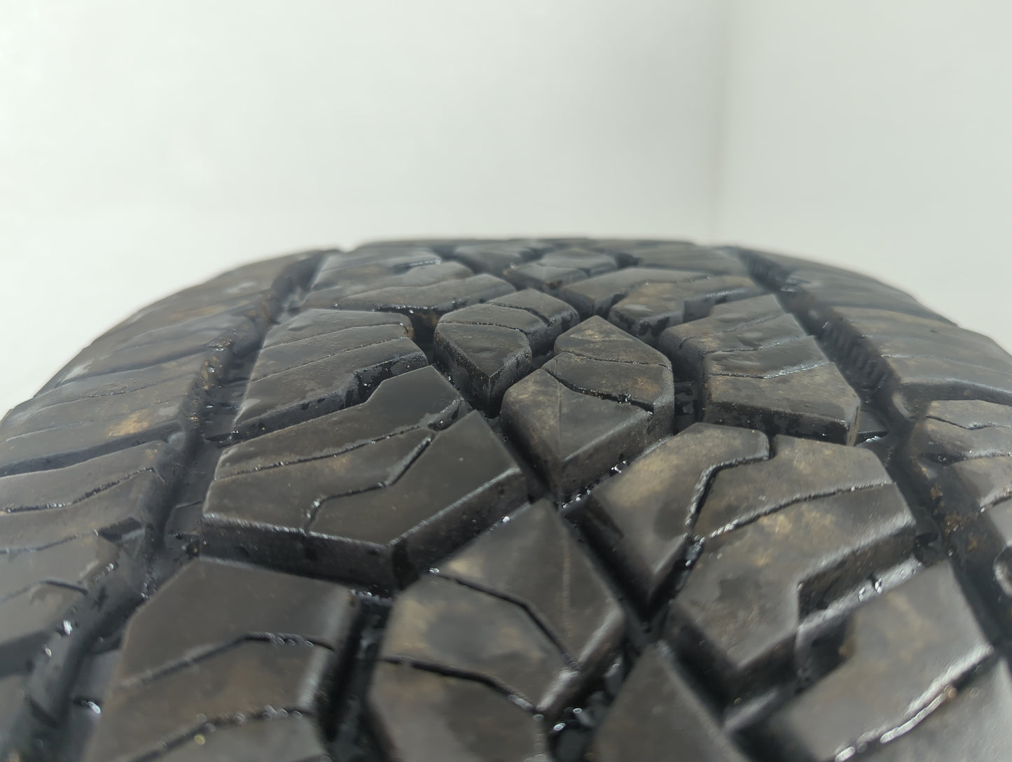 Used Tire - Tread Depth null/32 - Oemusedautoparts1.com