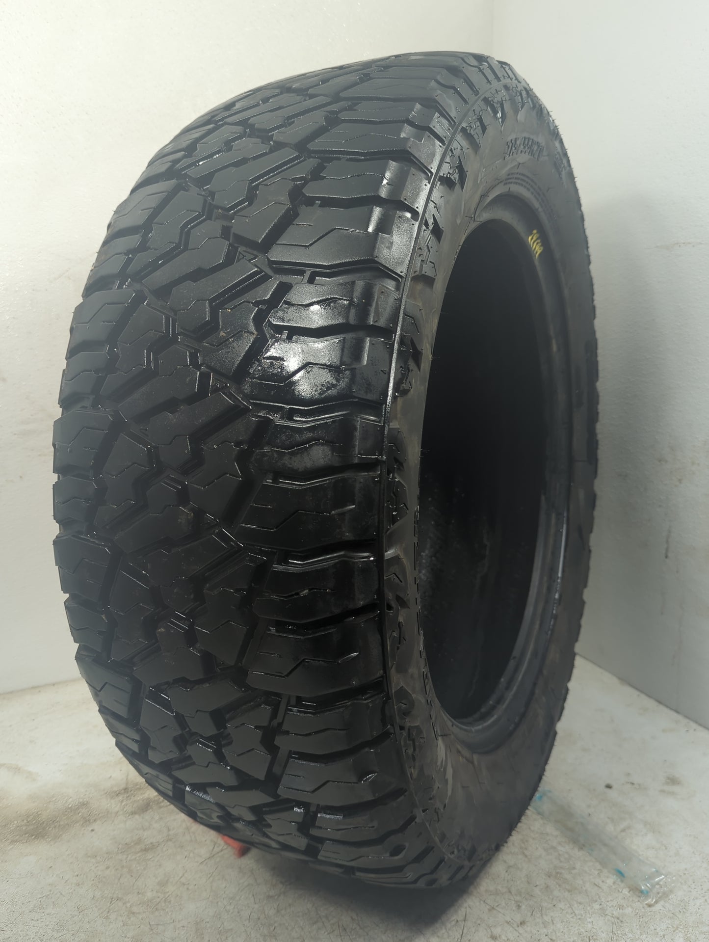 Used Tire 275/55R20 IRONHEAD THRASHER AT 117T - Tread Depth 13/32 - Oemusedautoparts1.com