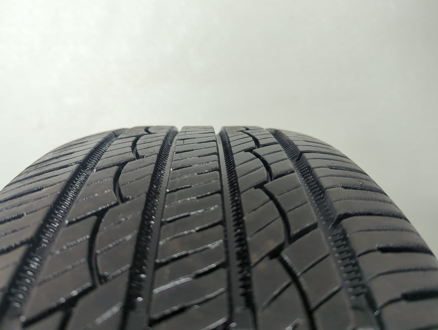Used Tire - Tread Depth null/32 - Oemusedautoparts1.com