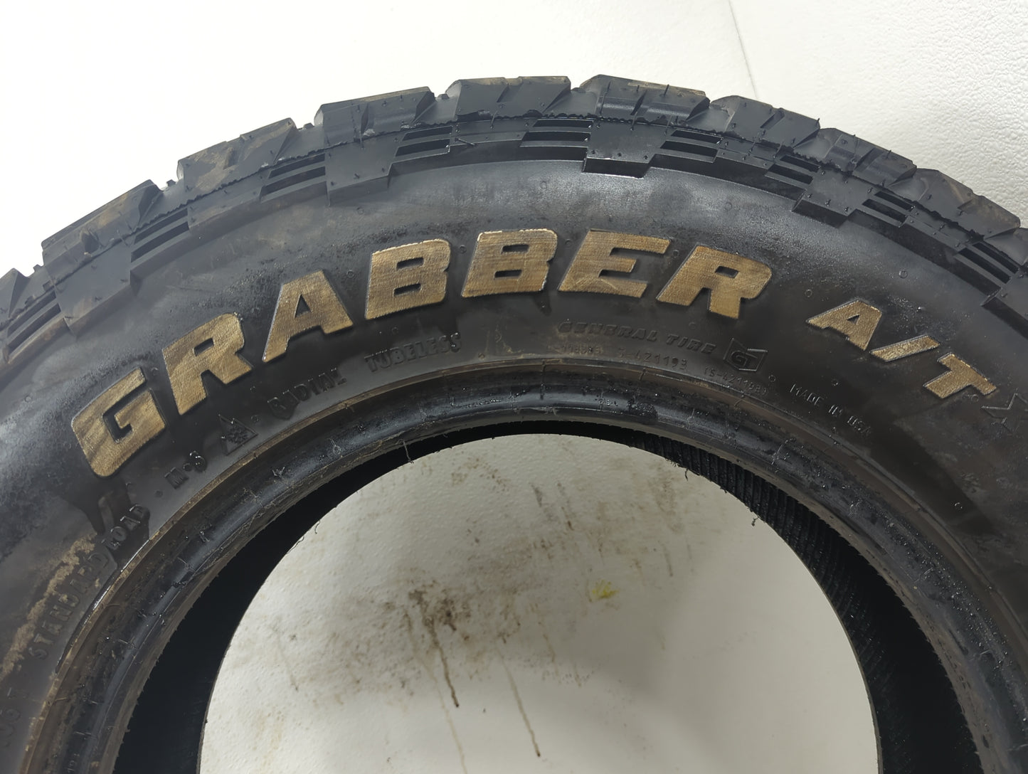 Used Tire - Tread Depth null/32 - Oemusedautoparts1.com