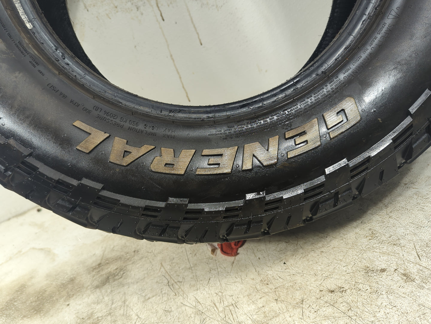 Used Tire - Tread Depth null/32 - Oemusedautoparts1.com