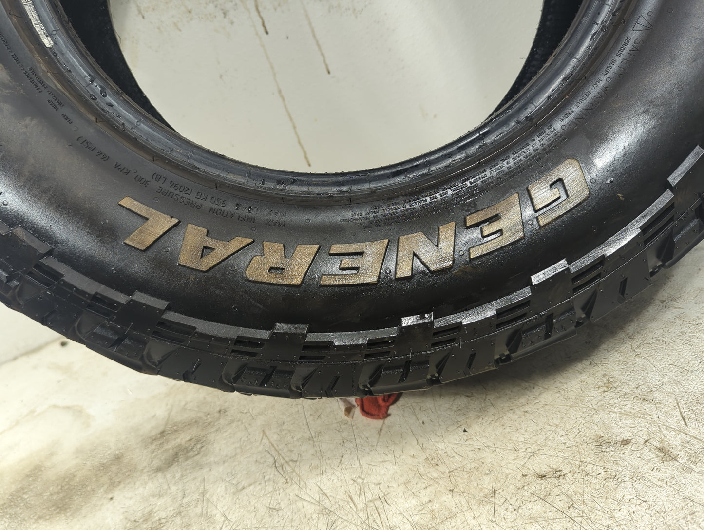 Used Tire - Tread Depth null/32 - Oemusedautoparts1.com
