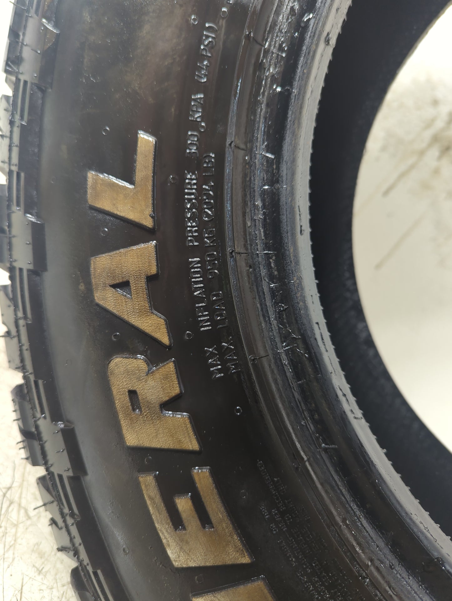 Used Tire - Tread Depth null/32 - Oemusedautoparts1.com