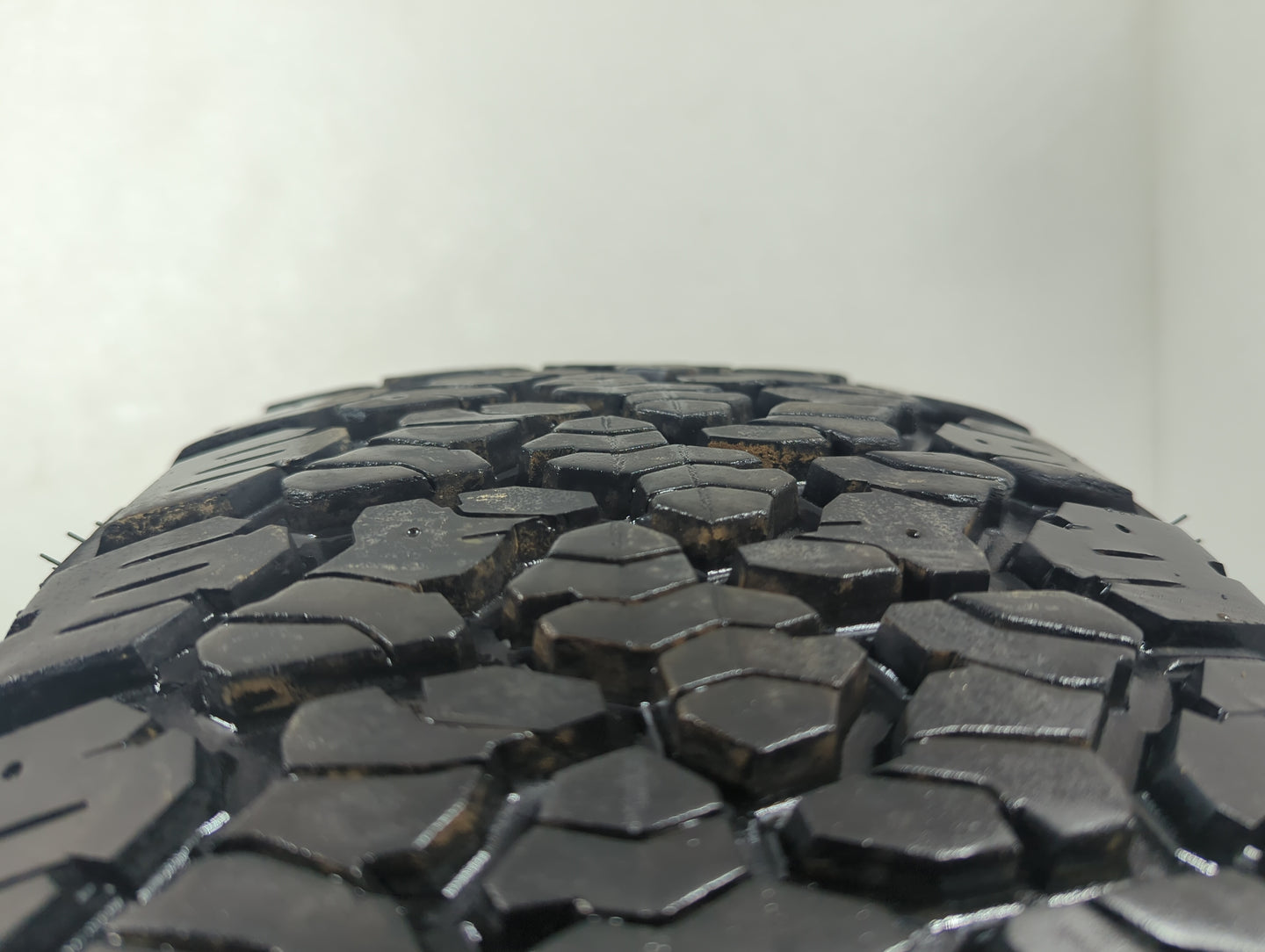 Used Tire - Tread Depth null/32 - Oemusedautoparts1.com