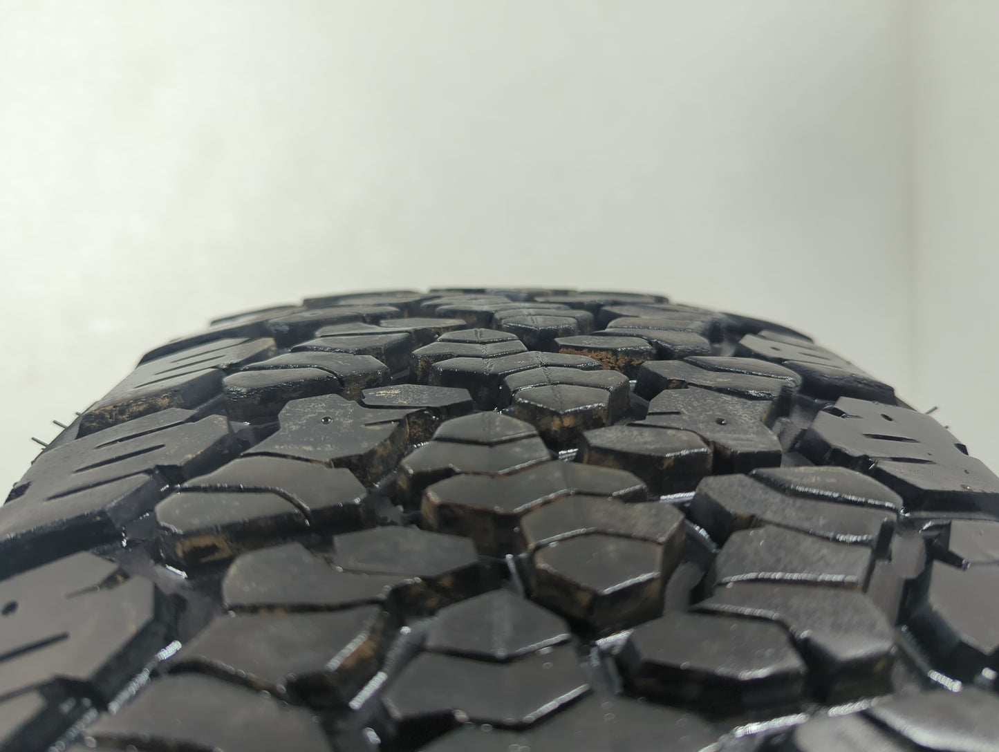 Used Tire - Tread Depth null/32 - Oemusedautoparts1.com