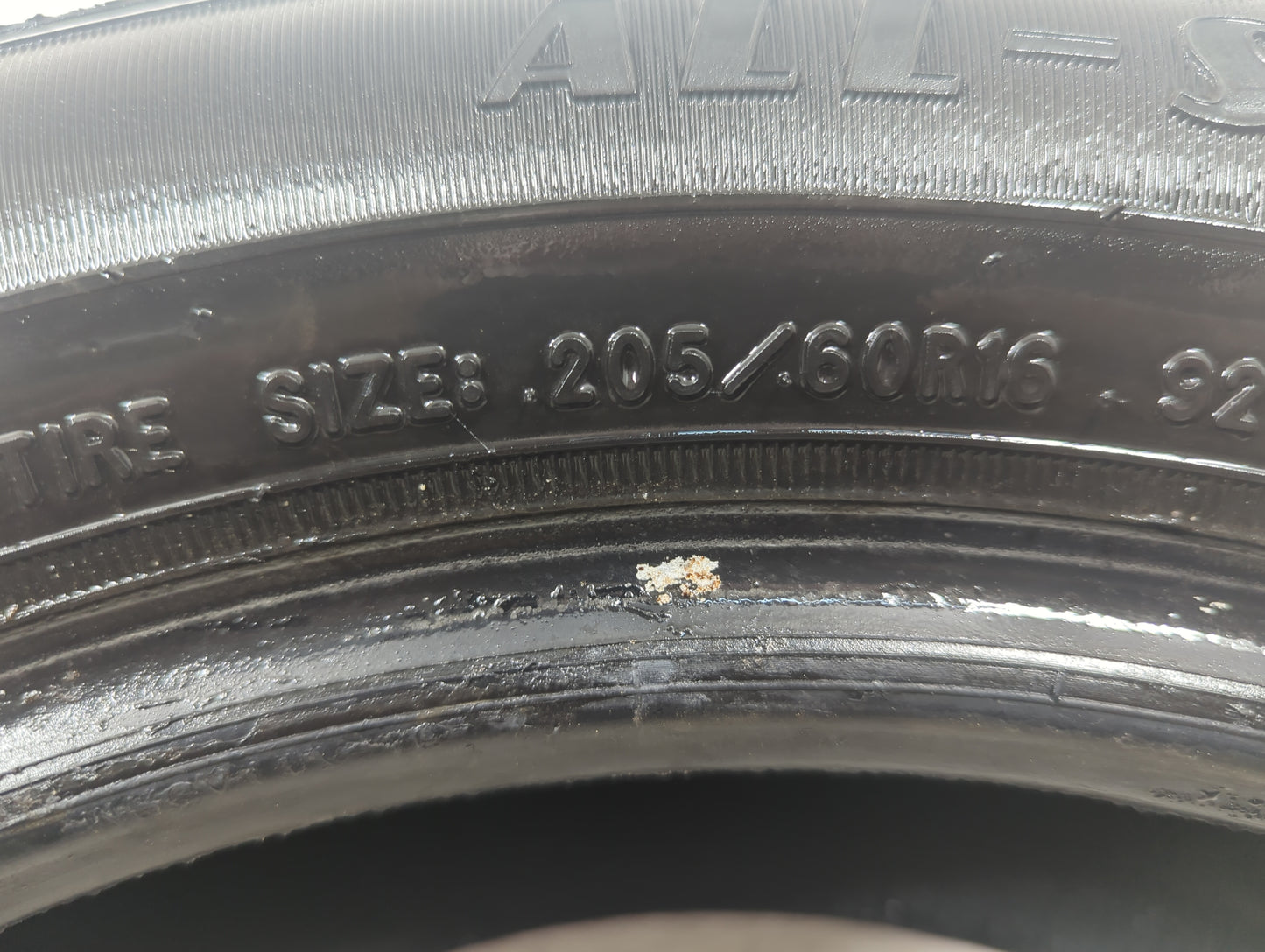 Used Tire 205/60R16 GOODYEAR RELIANT ALL-SEASON 92V - Tread Depth 10/32 - Oemusedautoparts1.com