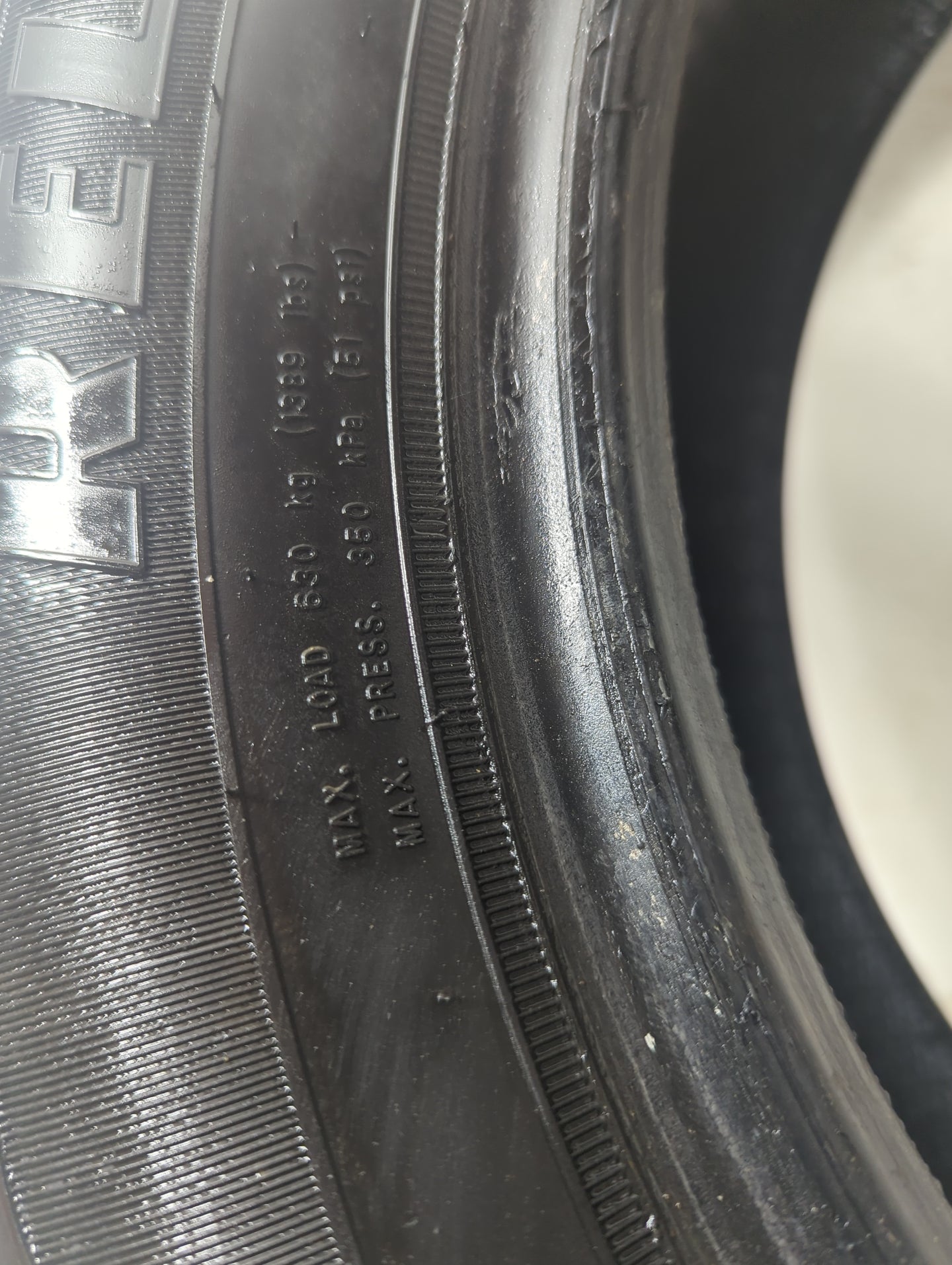 Used Tire 205/60R16 GOODYEAR RELIANT ALL-SEASON 92V - Tread Depth 10/32 - Oemusedautoparts1.com
