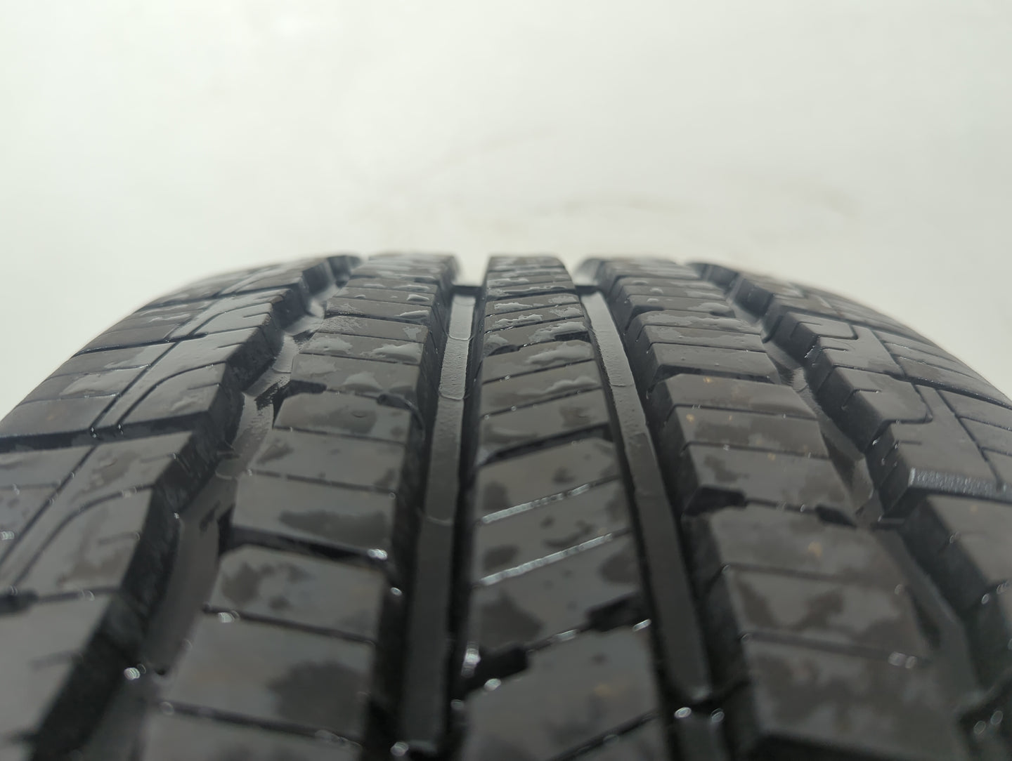 Used Tire 205/60R16 GOODYEAR RELIANT ALL-SEASON 92V - Tread Depth 10/32 - Oemusedautoparts1.com