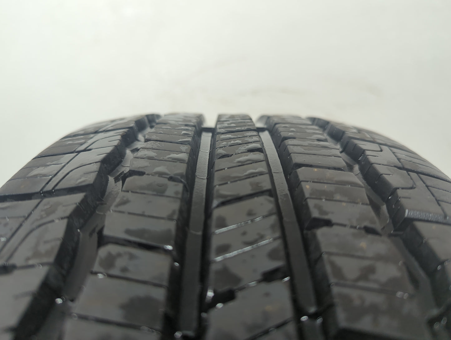 Used Tire 205/60R16 GOODYEAR RELIANT ALL-SEASON 92V - Tread Depth 10/32 - Oemusedautoparts1.com