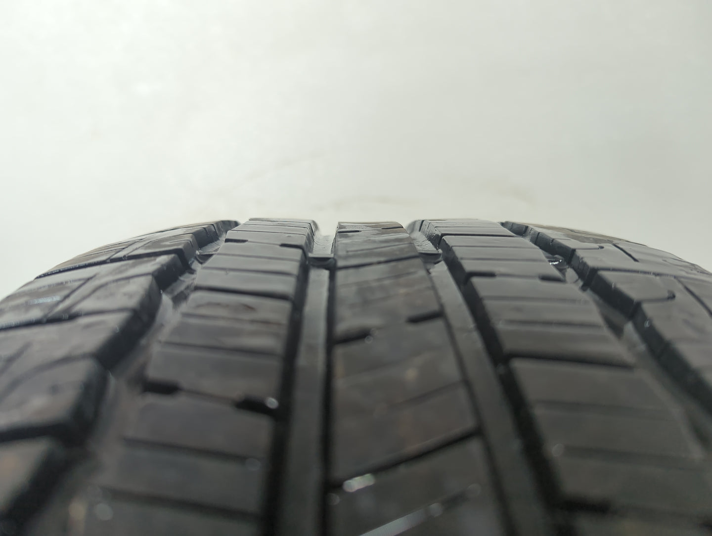Used Tire - Tread Depth null/32 - Oemusedautoparts1.com