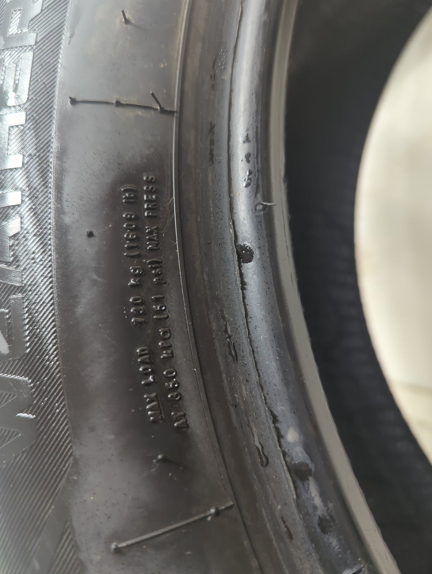 Used Tire - Tread Depth null/32 - Oemusedautoparts1.com