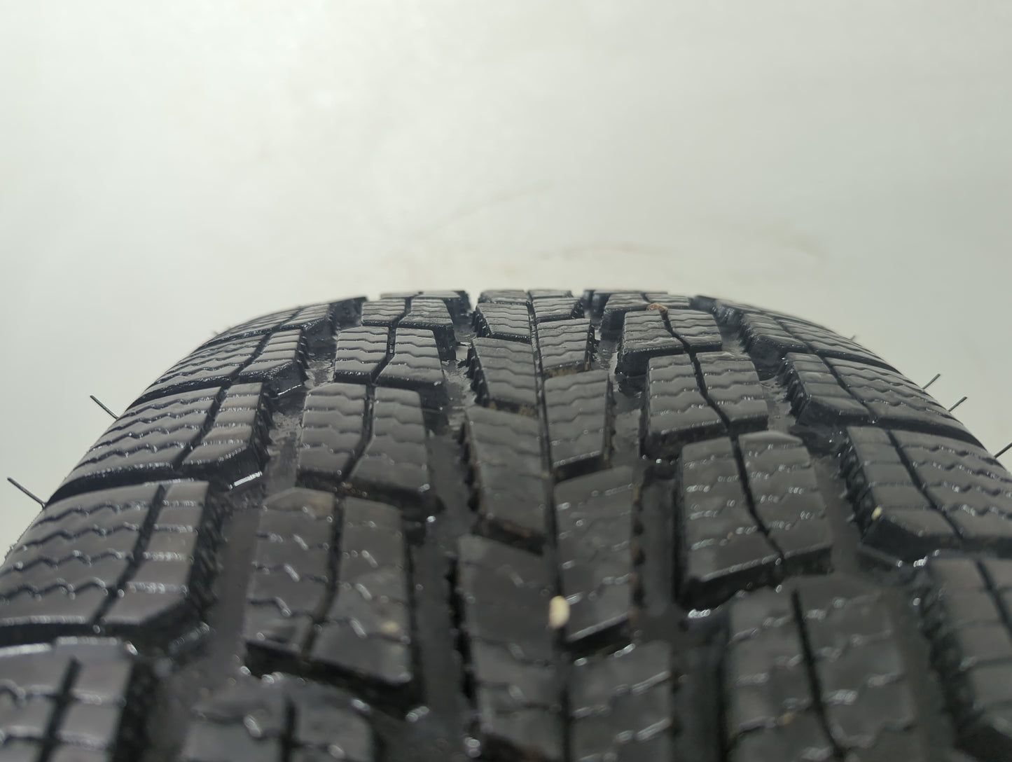 Used Tire - Tread Depth null/32 - Oemusedautoparts1.com