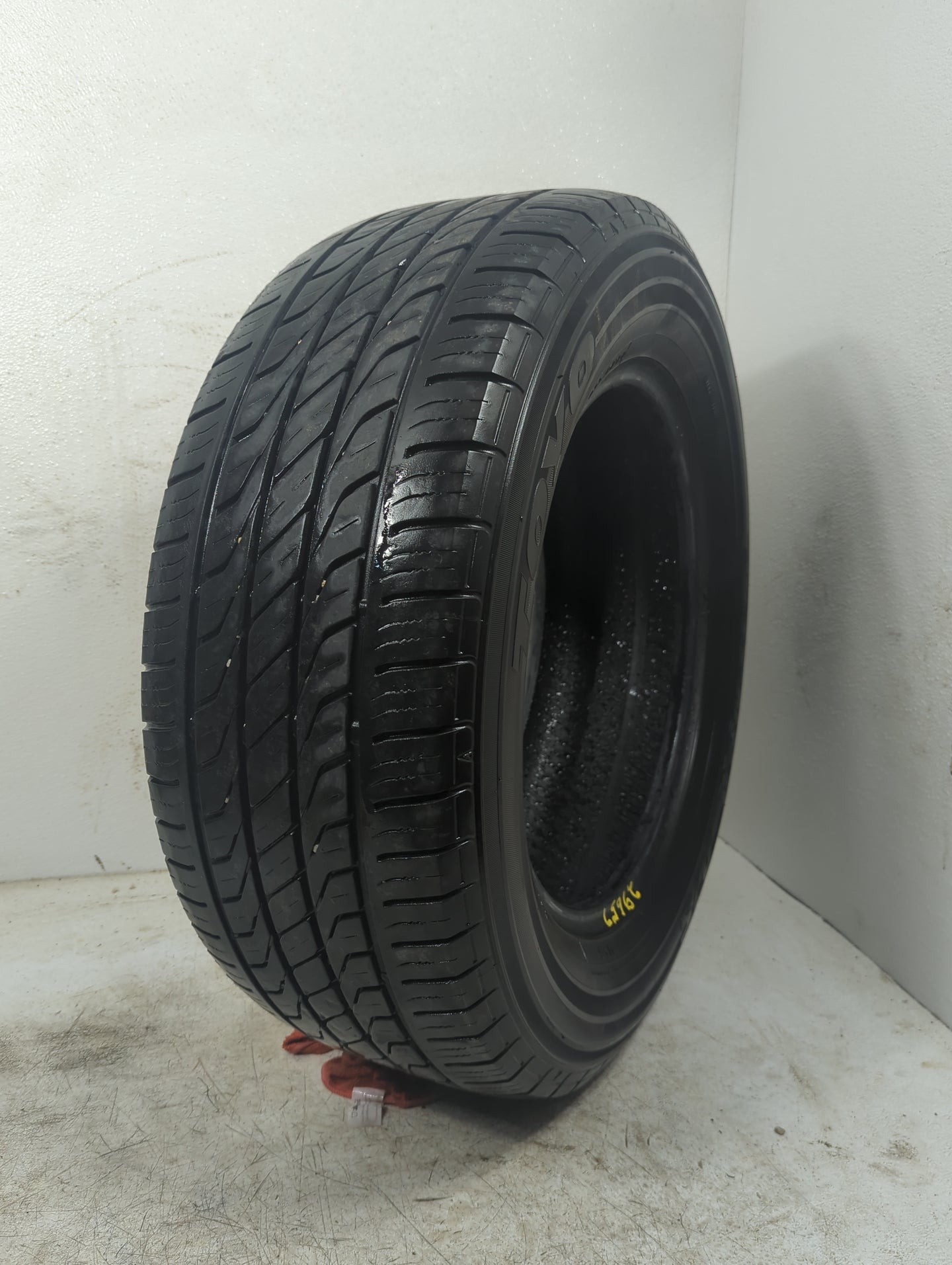 Used Tire 235/60R16 TOYO EXTENSA A/S 99T - Tread Depth 8/32 - Oemusedautoparts1.com