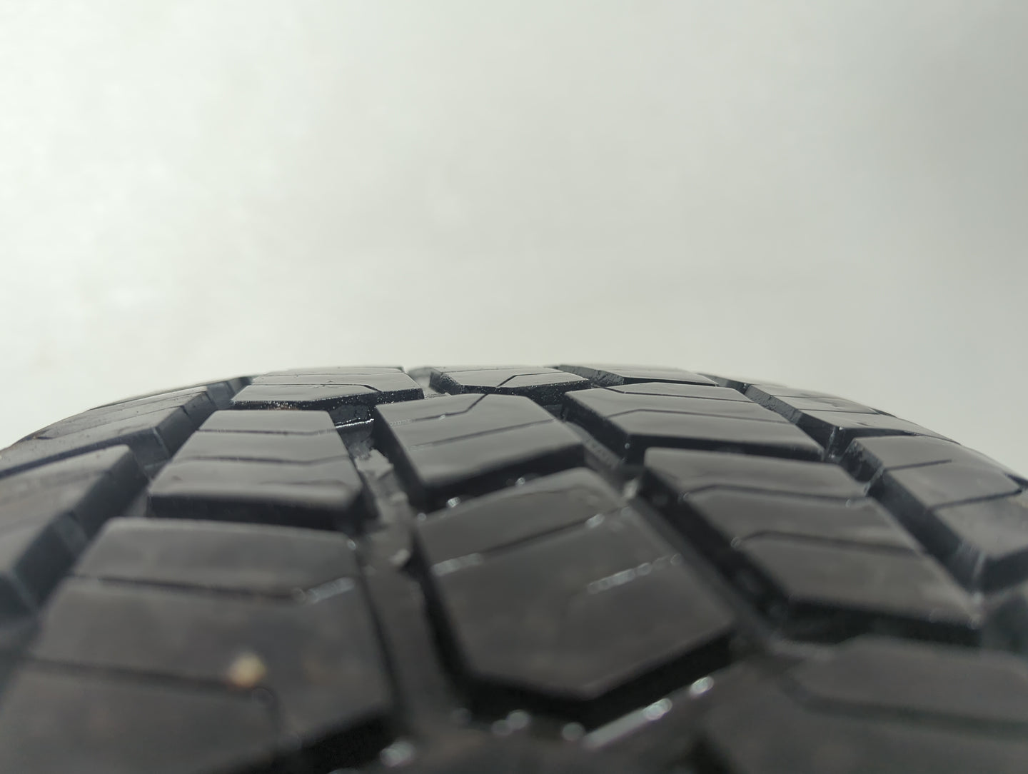 Used Tire 235/75R15 MASTERCRAFT STRATUS AP 108T - Tread Depth 7/32 - Oemusedautoparts1.com