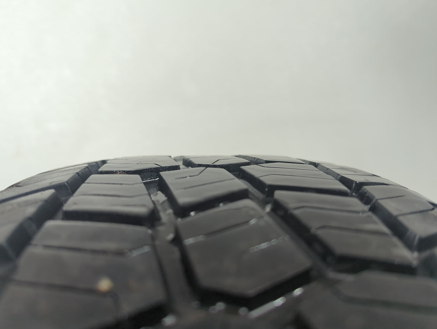 Used Tire 235/75R15 MASTERCRAFT STRATUS AP 108T - Tread Depth 7/32 - Oemusedautoparts1.com