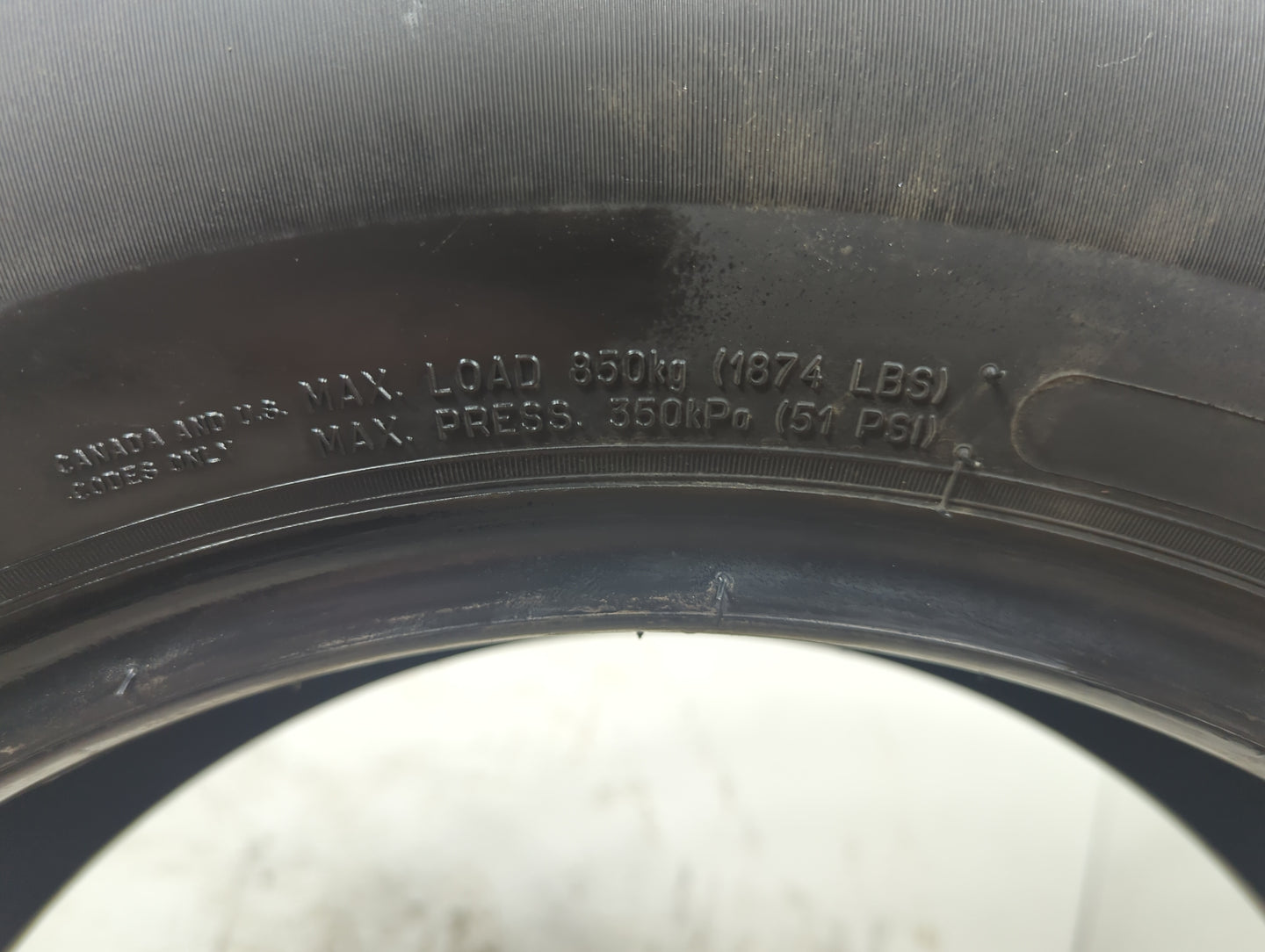 Used Tire 225/65R17 MICHELIN DEFENDER 2 102H - Tread Depth 10/32 - Oemusedautoparts1.com