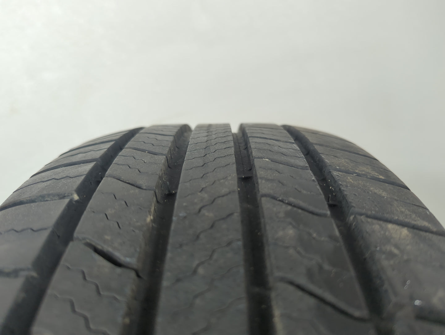 Used Tire 225/65R17 MICHELIN DEFENDER 2 102H - Tread Depth 10/32 - Oemusedautoparts1.com