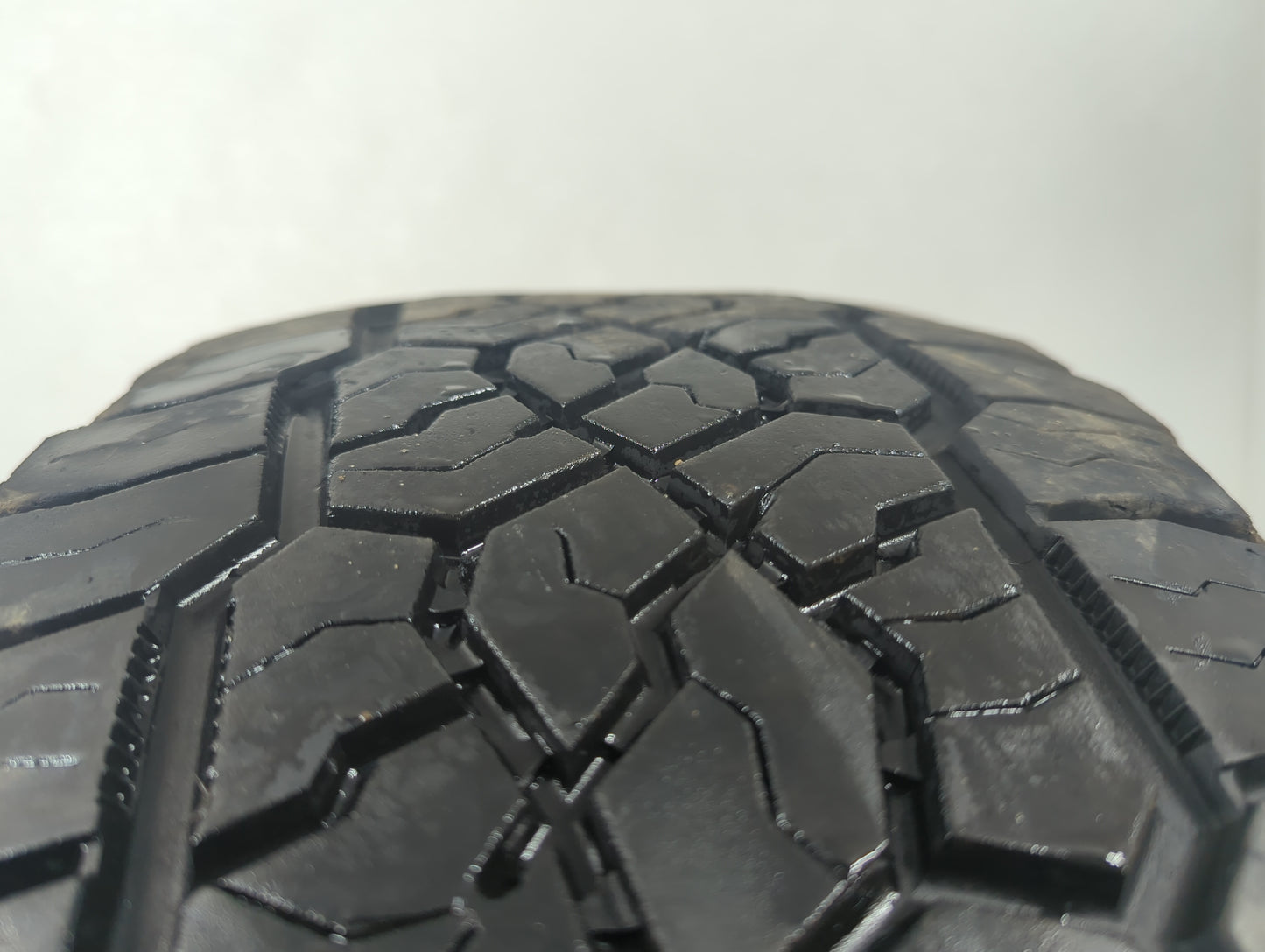 Used Tire 265/70R16 MASTERCRAFT COURSER AXT2 112T - Tread Depth 10/32 - Oemusedautoparts1.com