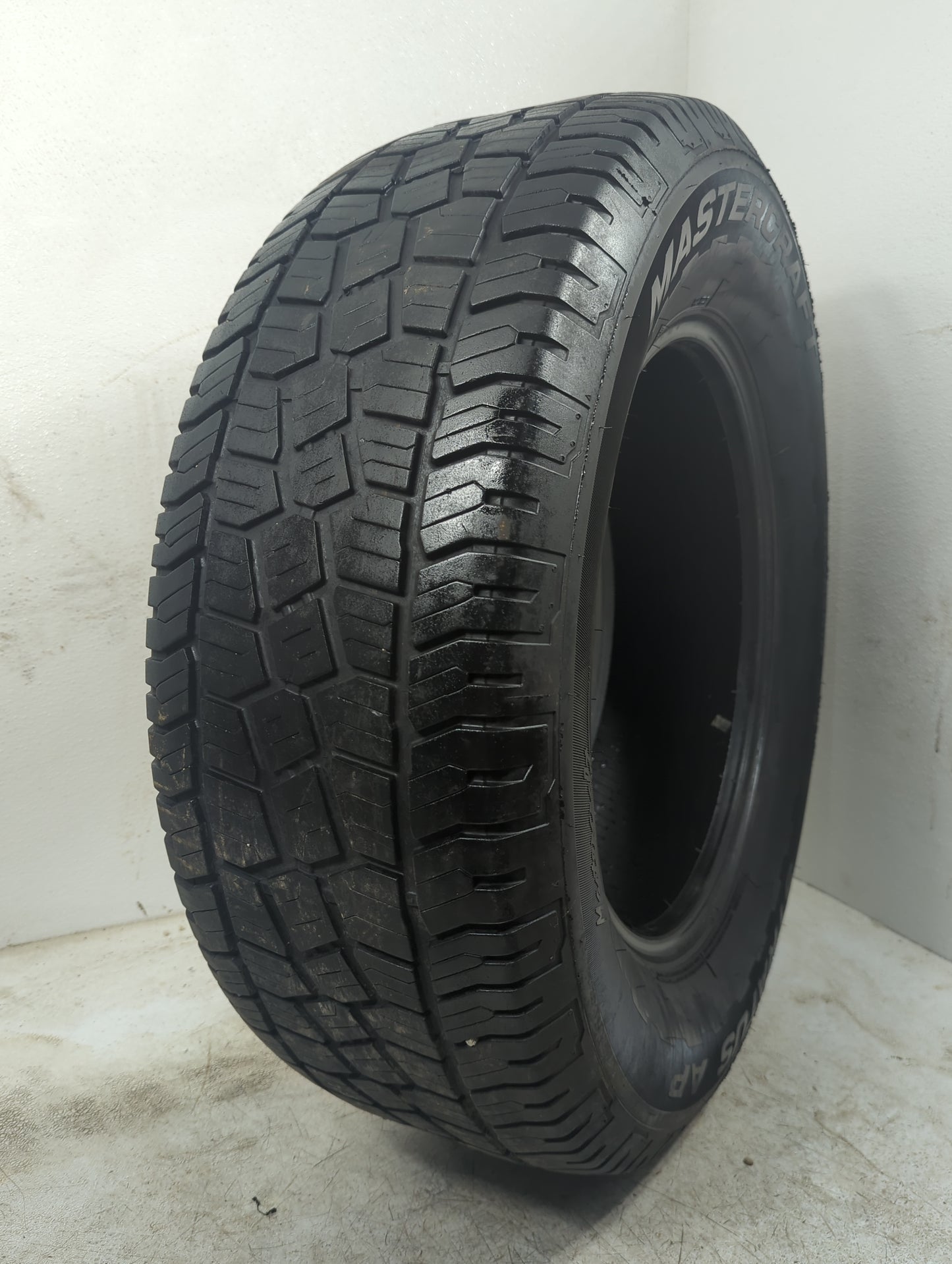 Used Tire 265/65R18 MASTERCRAFT STRATUS AP 114T - Tread Depth 7/32 - Oemusedautoparts1.com