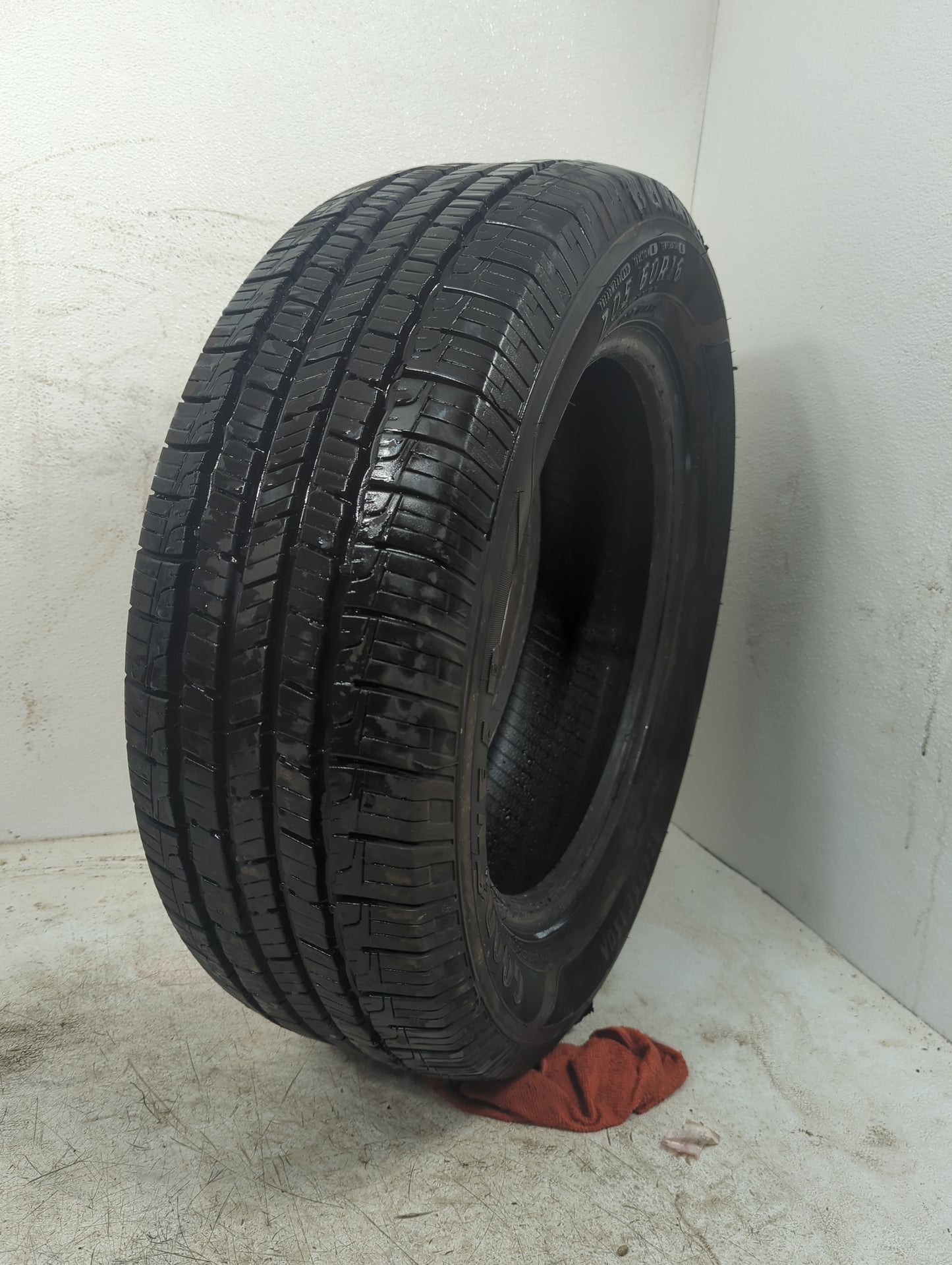 Used Tire 205/60R16 GOODYEAR RELIANT ALL-SEASON 92V - Tread Depth 10/32 - Oemusedautoparts1.com