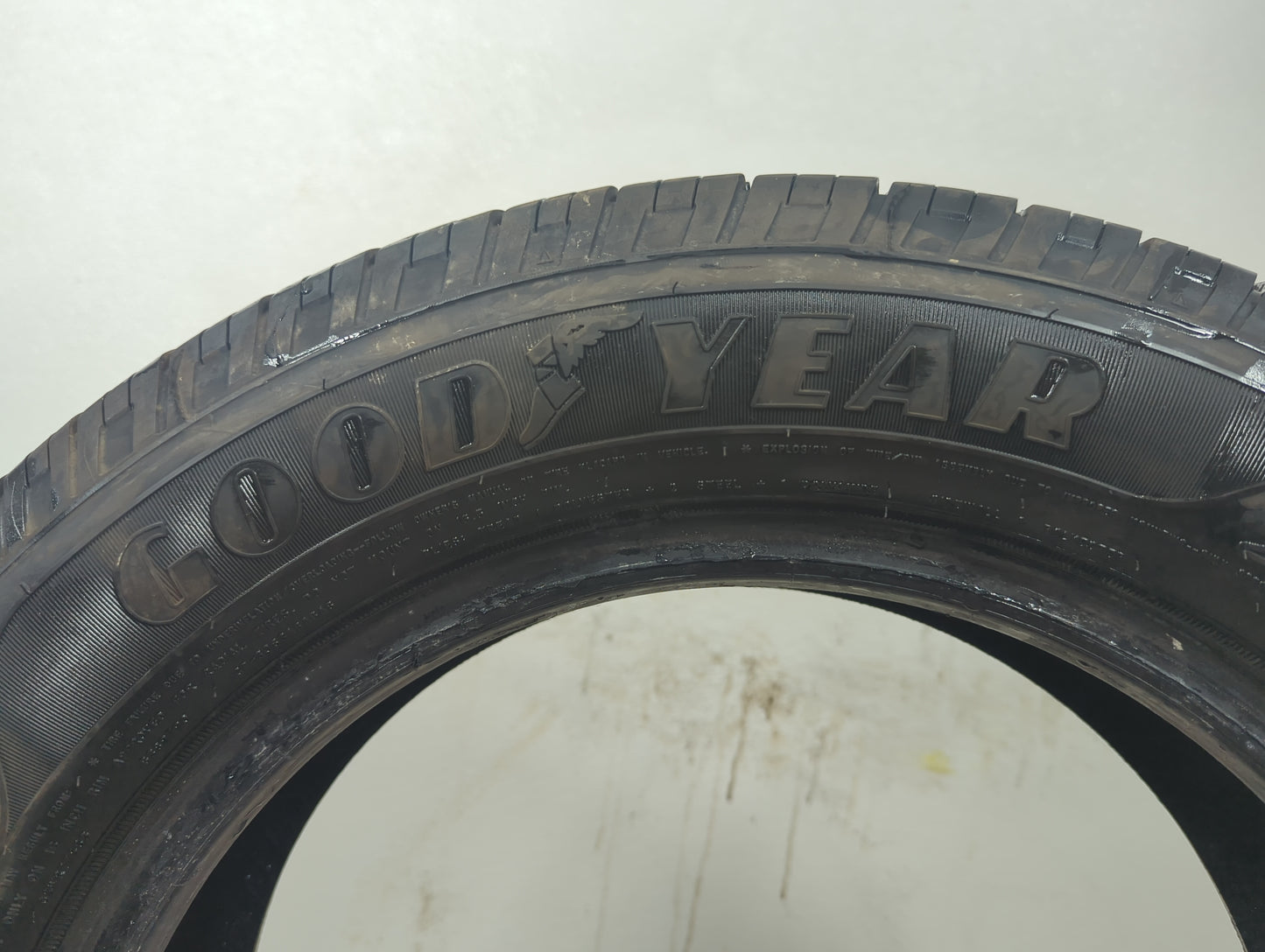 Used Tire 205/60R16 GOODYEAR RELIANT ALL-SEASON 92V - Tread Depth 10/32 - Oemusedautoparts1.com